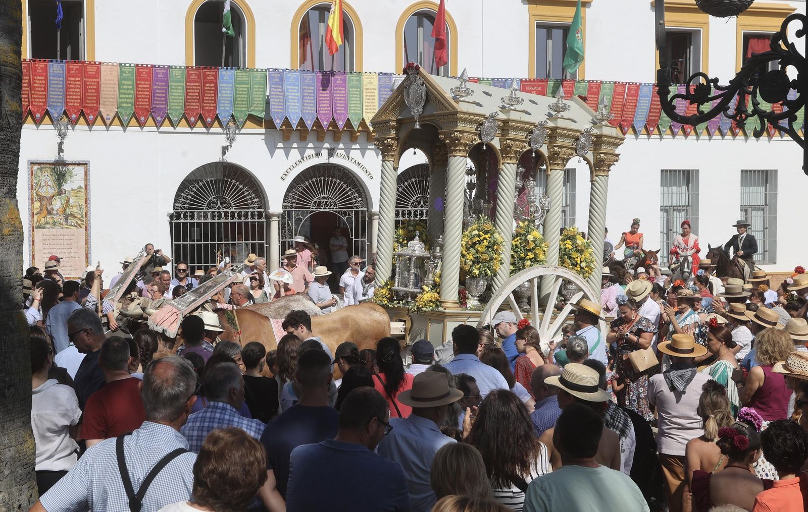 Presentación de las hermandades en Villamanrique