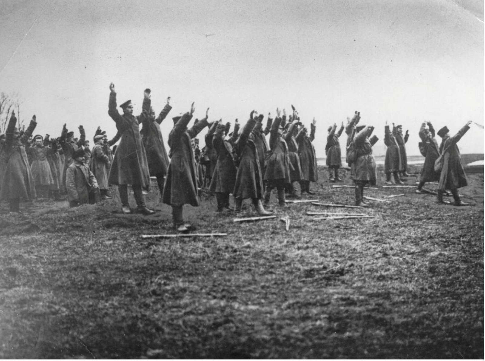 Soldados rusos se rinden en el frente de Galitzia en la Primera Guerra Mundial.