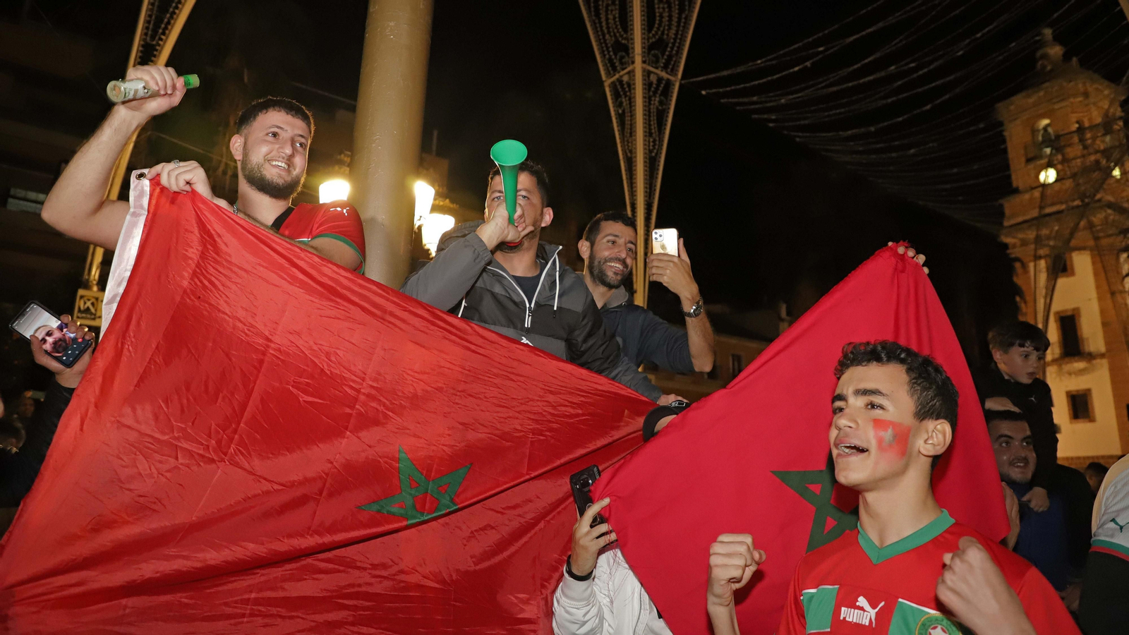 Fotos de la celebración en Algeciras de la victoria de Marruecos sobre España en Qatar