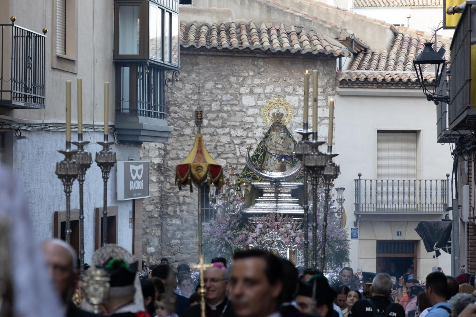 Así ha procesionado la Virgen de la Capilla por Jaén en su día grande.