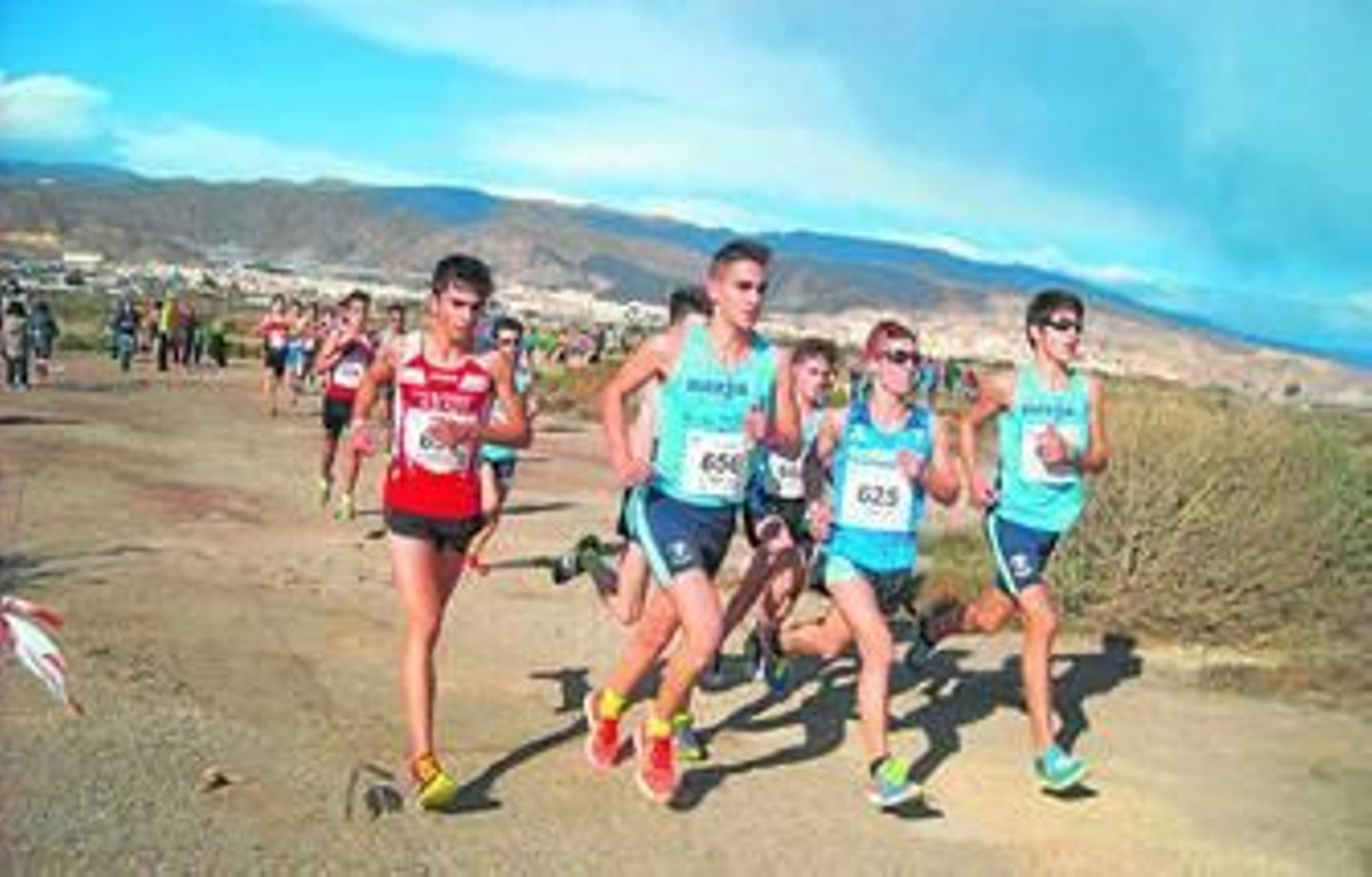 Alberto Muriel y Marcial González, durante la prueba de cadetes del Andaluz de cross largo.