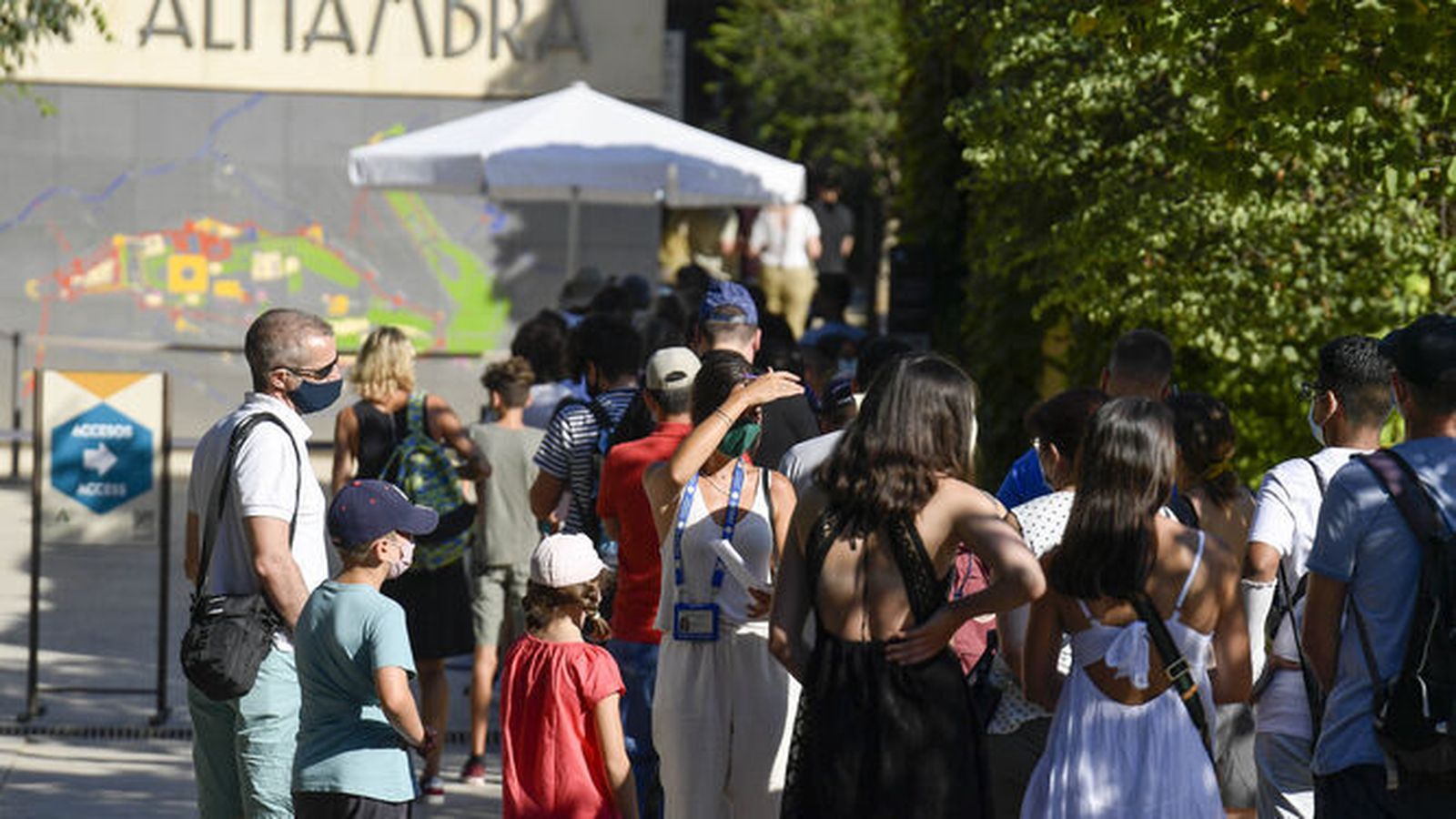 Granada capital se une a los trece municipios de la provincia que superan una incidencia acumulada de 500 casos