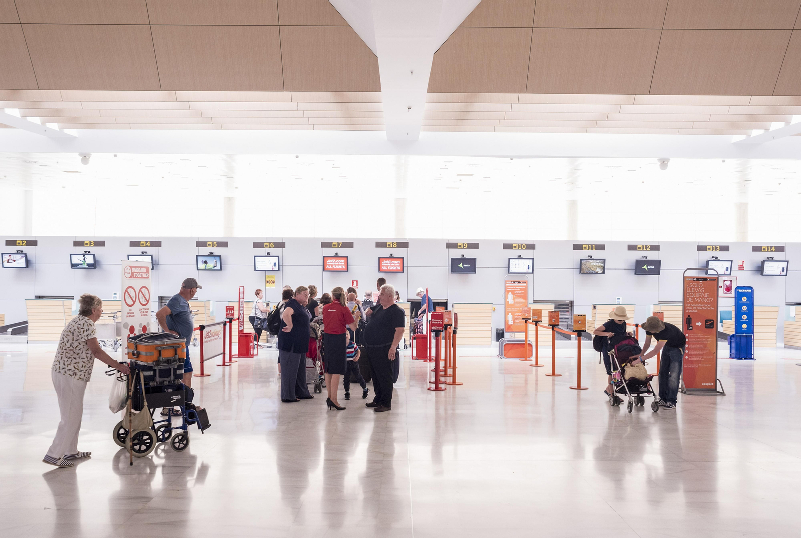 Pasajeros en el Aeropuerto de Almería.