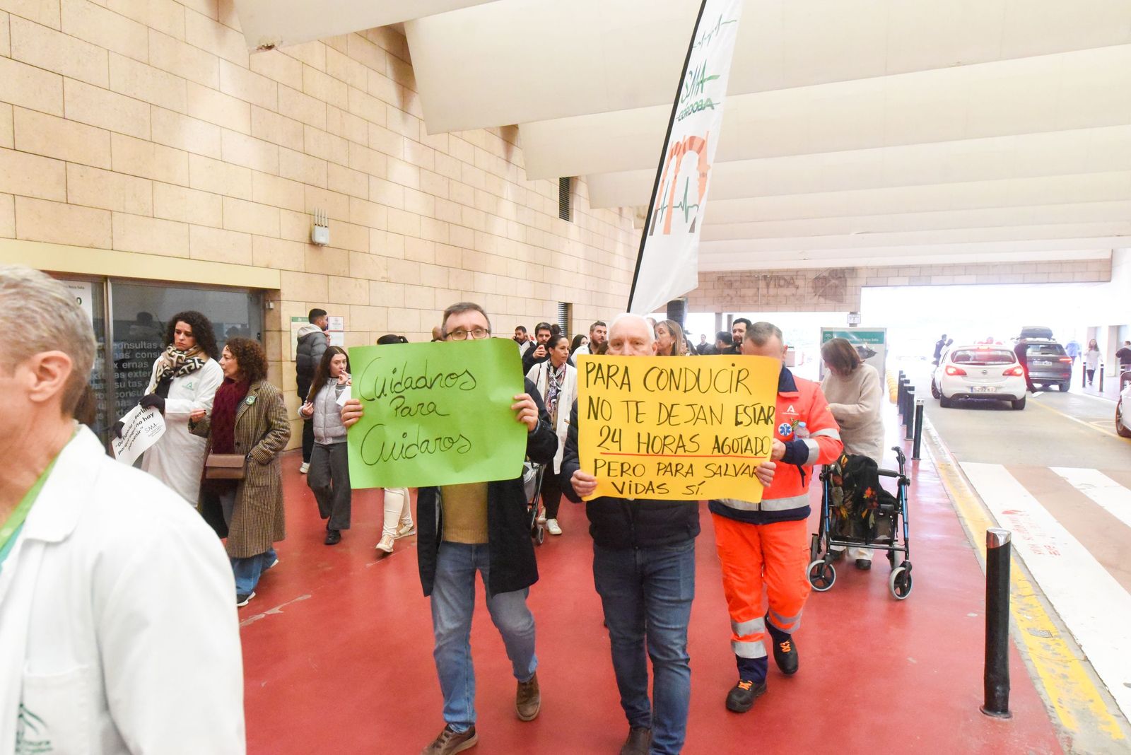 Las imágenes de la marcha de los médicos cordobeses por un estatuto propio y la mejora de sus condiciones laborales