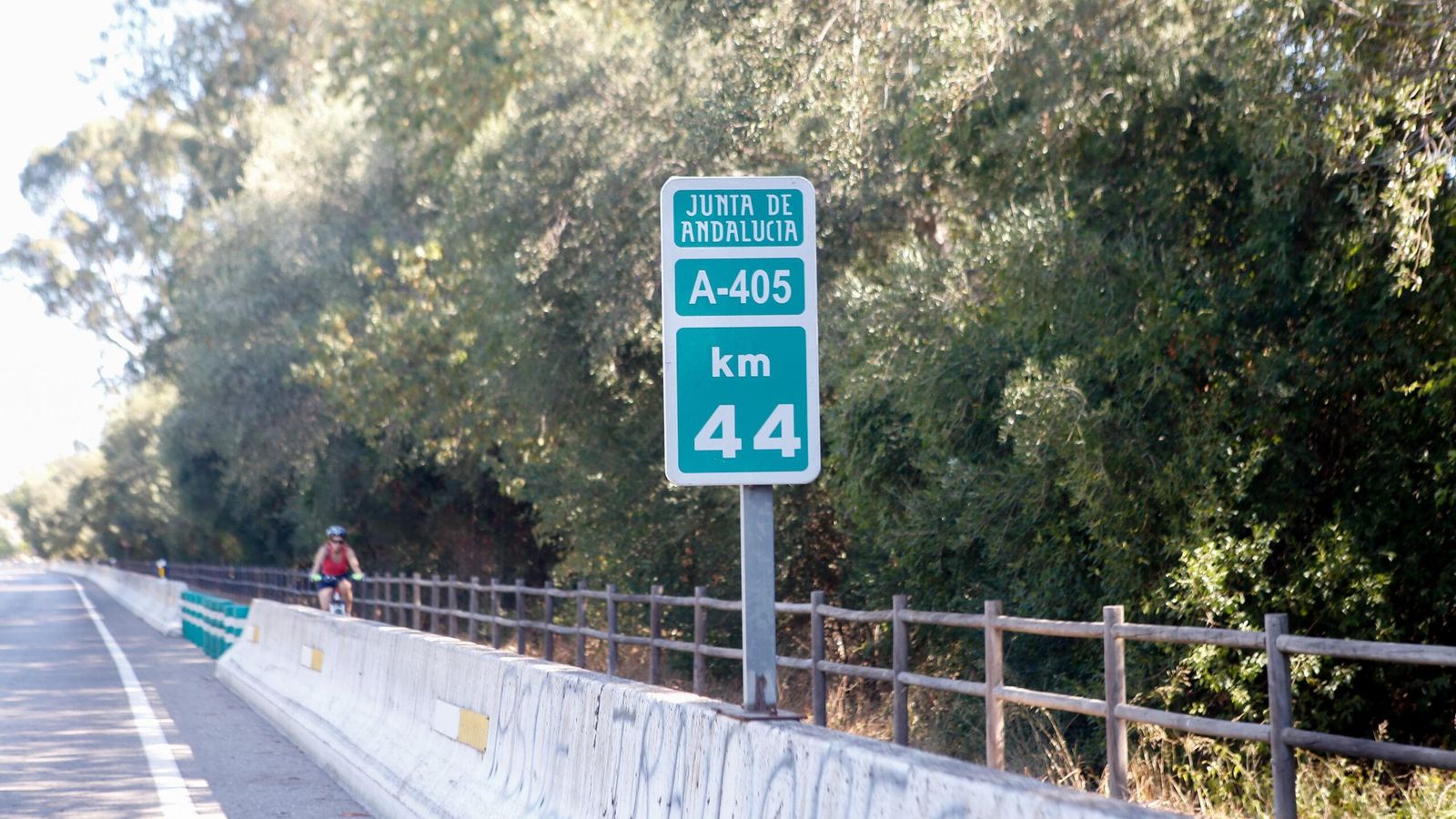 Hito kilométrico de la carretera autonómica A-405 (San Roque-Gaucín)