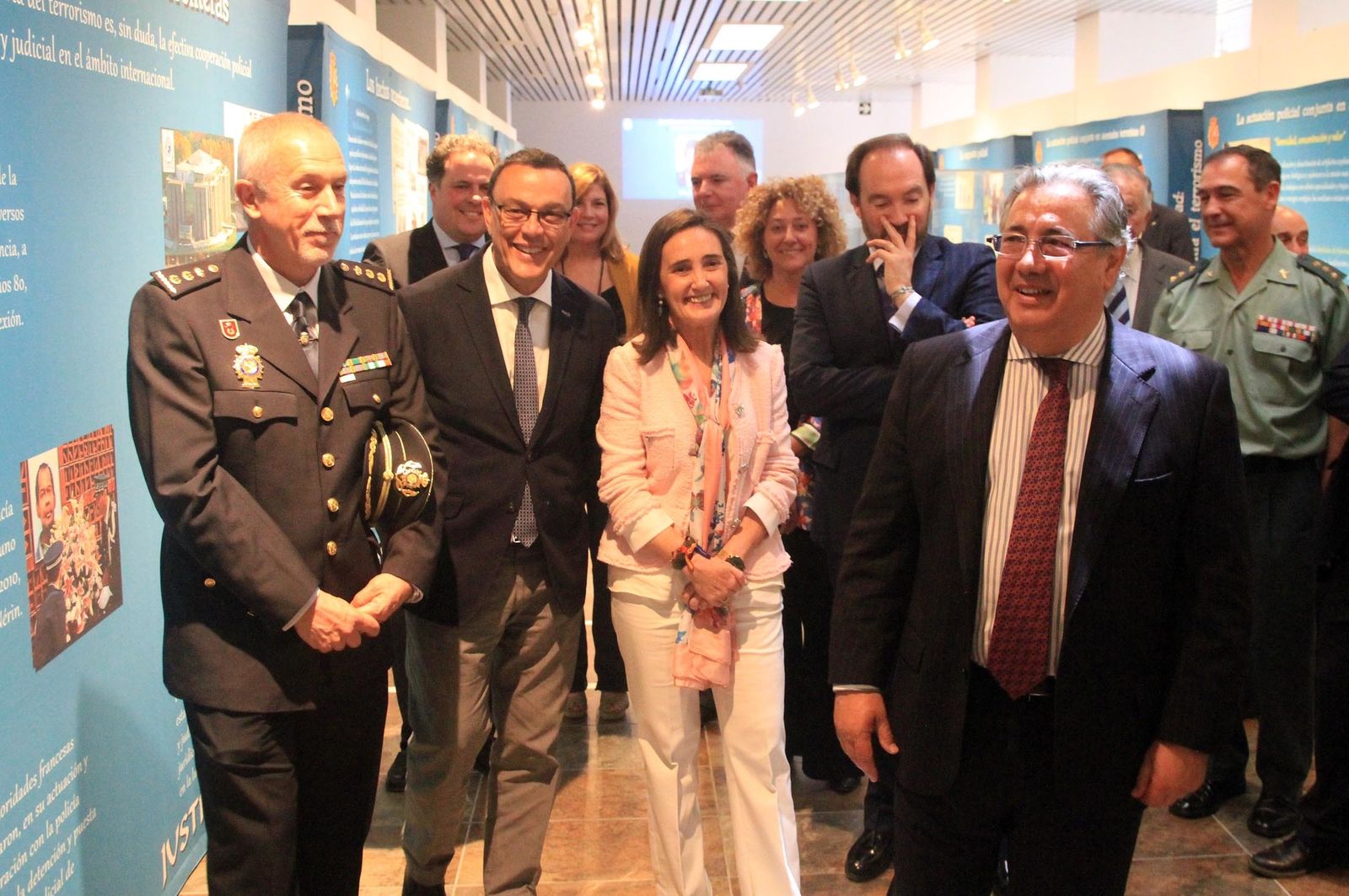 Juan Ignacio Zoido, ministro del Interior, presenta en la Comandancia de la Guardia Civil la nueva versión de AleryCops y el dispositivo del Rocío y posteriormente acude a la Diputación de Huelva para visitar la exposición sobre el terrorismo, en imágenes