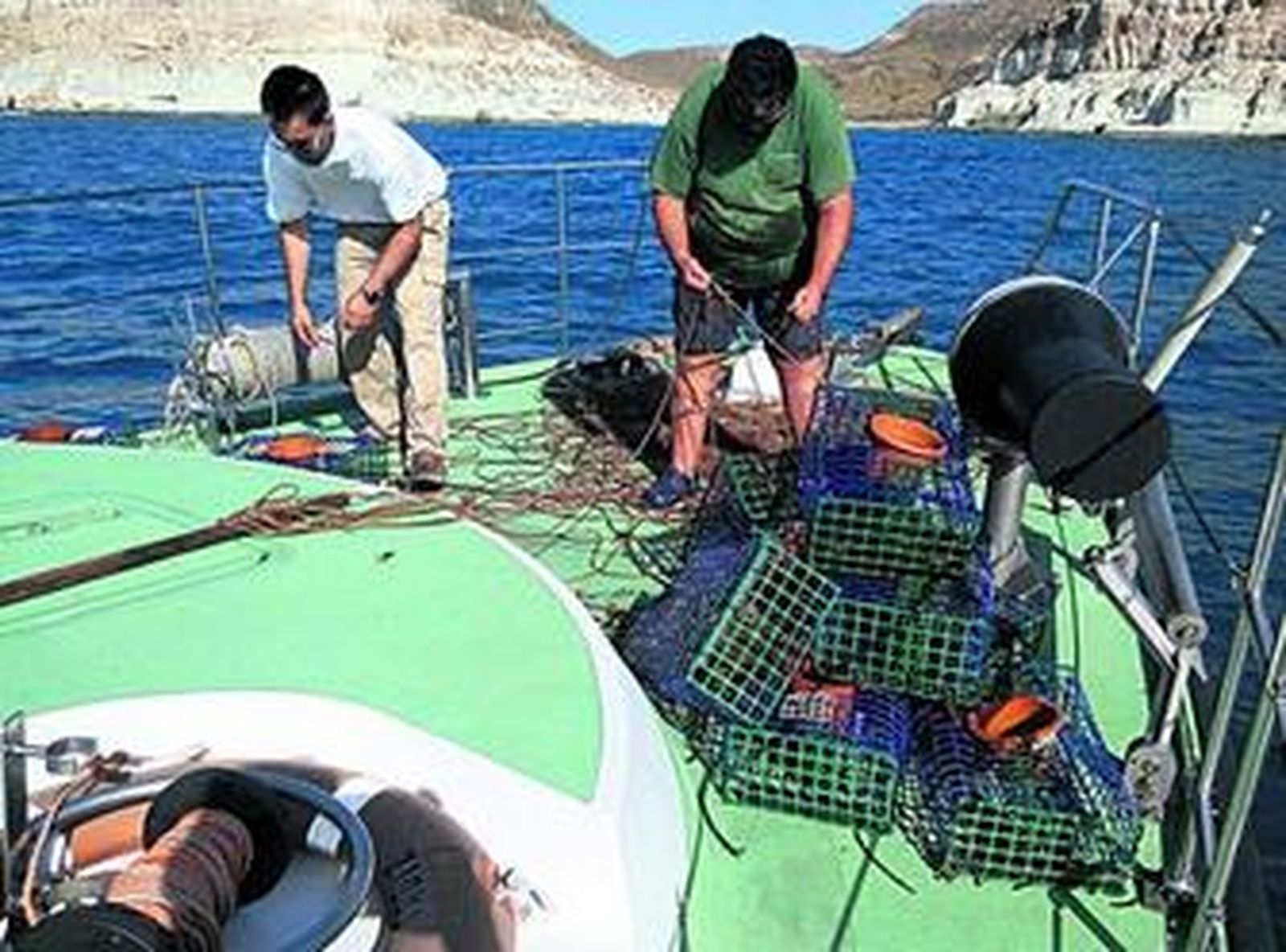 Agentes de Medio Ambiente intervienen artes prohibidas para la pesca en espacios naturales.