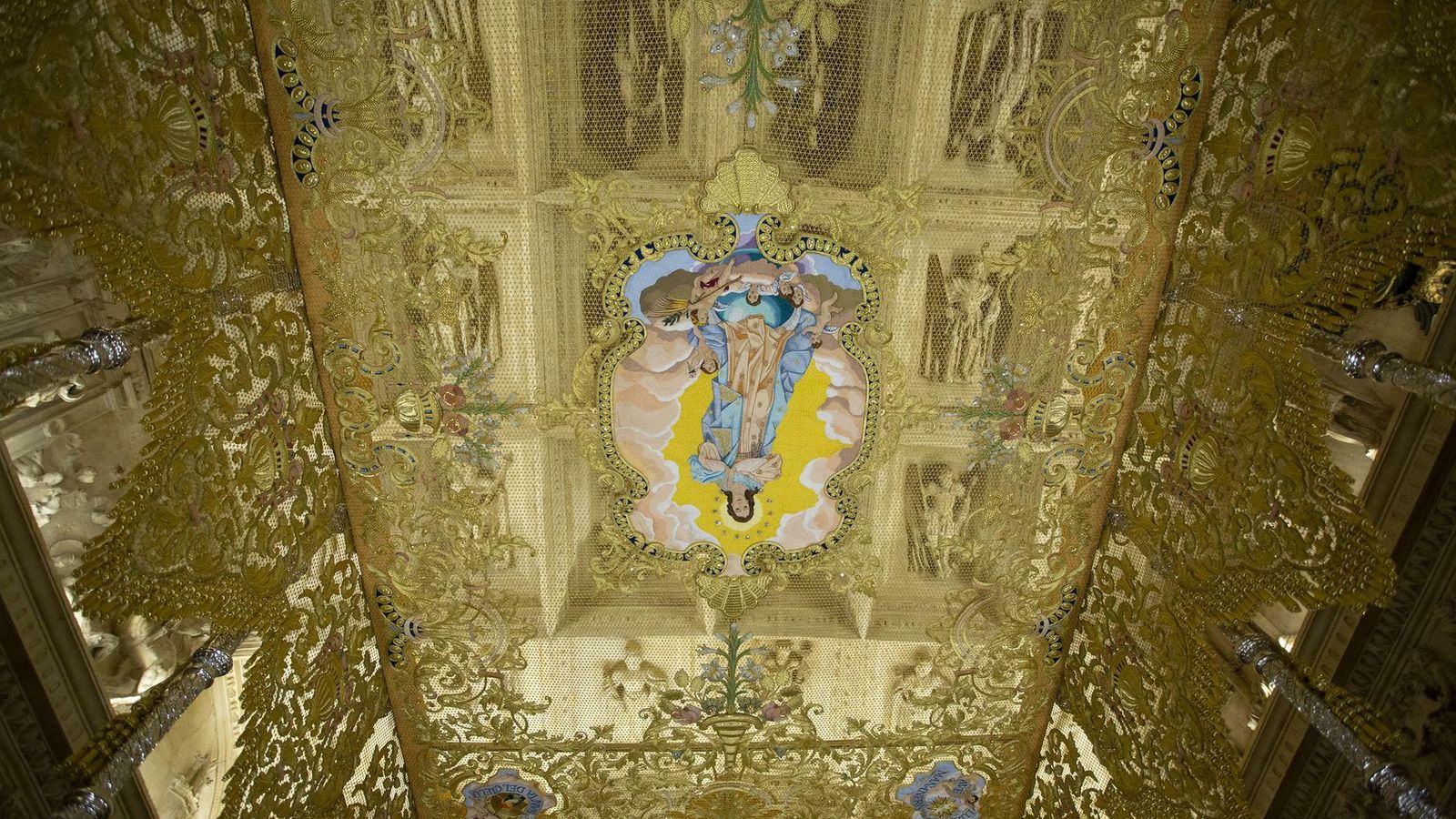 Detalles del nuevo palio de la Virgen de la Aurora.