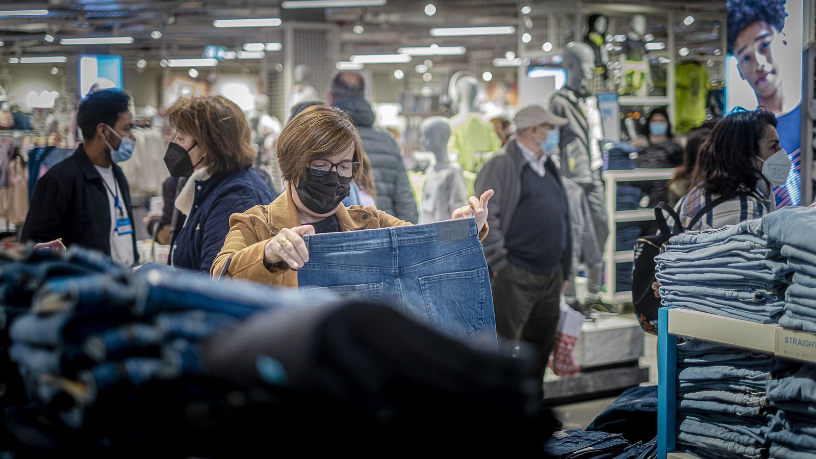 Interior de la tienda de Primark en Bahía Sur .
