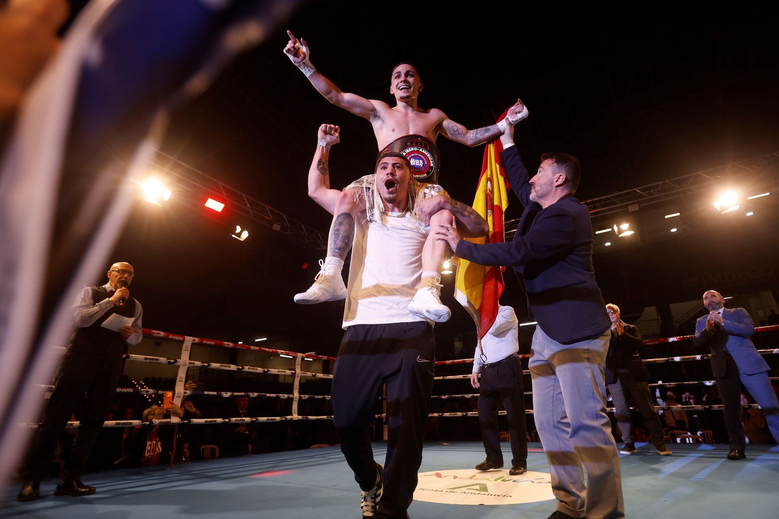 Las mejores fotos del debut profesional de Rafa Lozano Jr. ante Kervin Romero