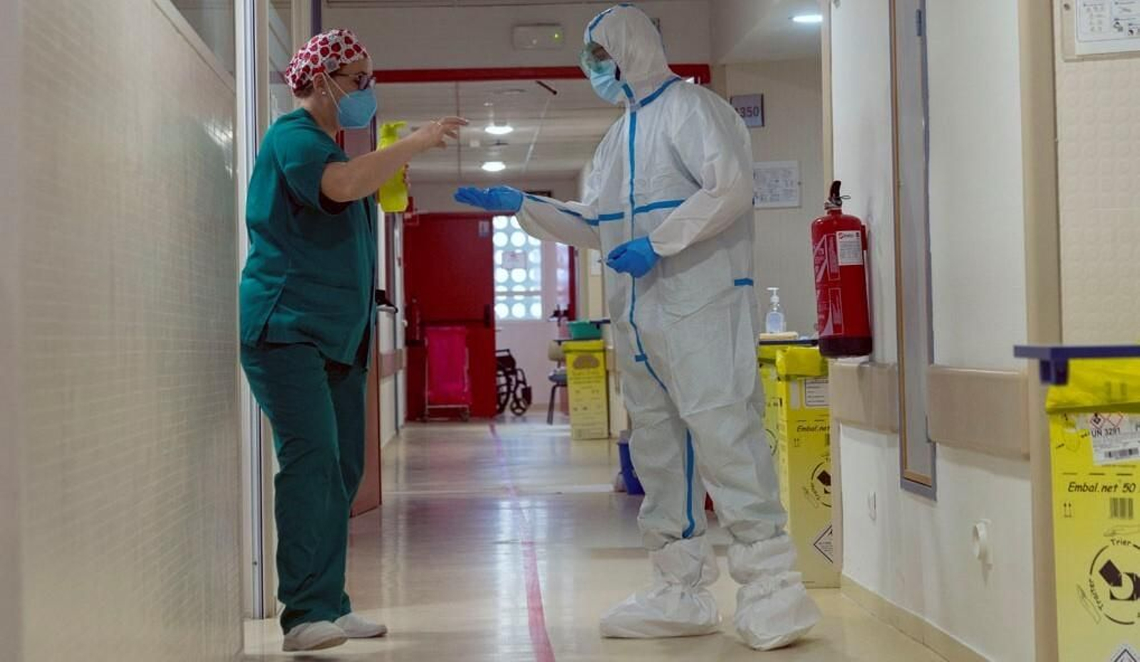 Entrega de medicación en un módulo de Medicina Interna.