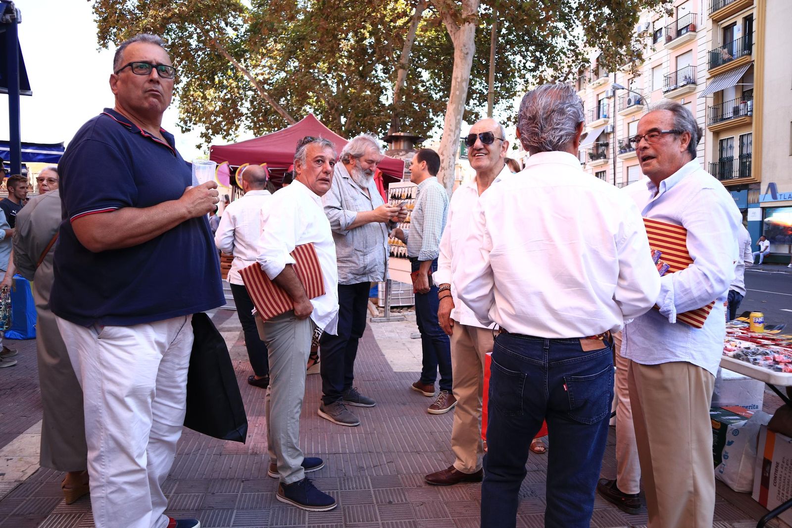 Imágenes de ambiente en el cuarto día de toros en Huelva