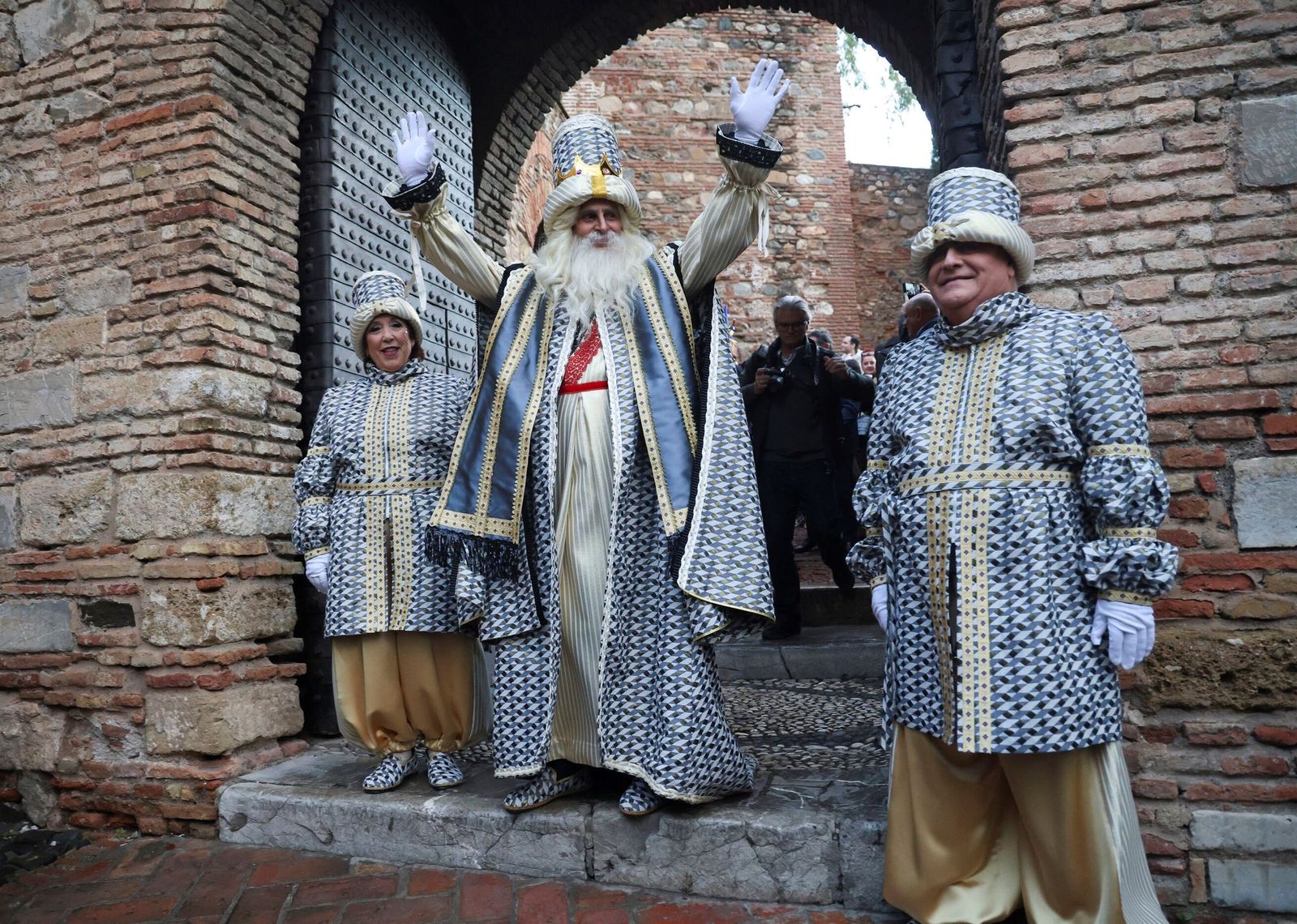 Los Reyes Magos llenan Málaga de ilusión tras la lluvia