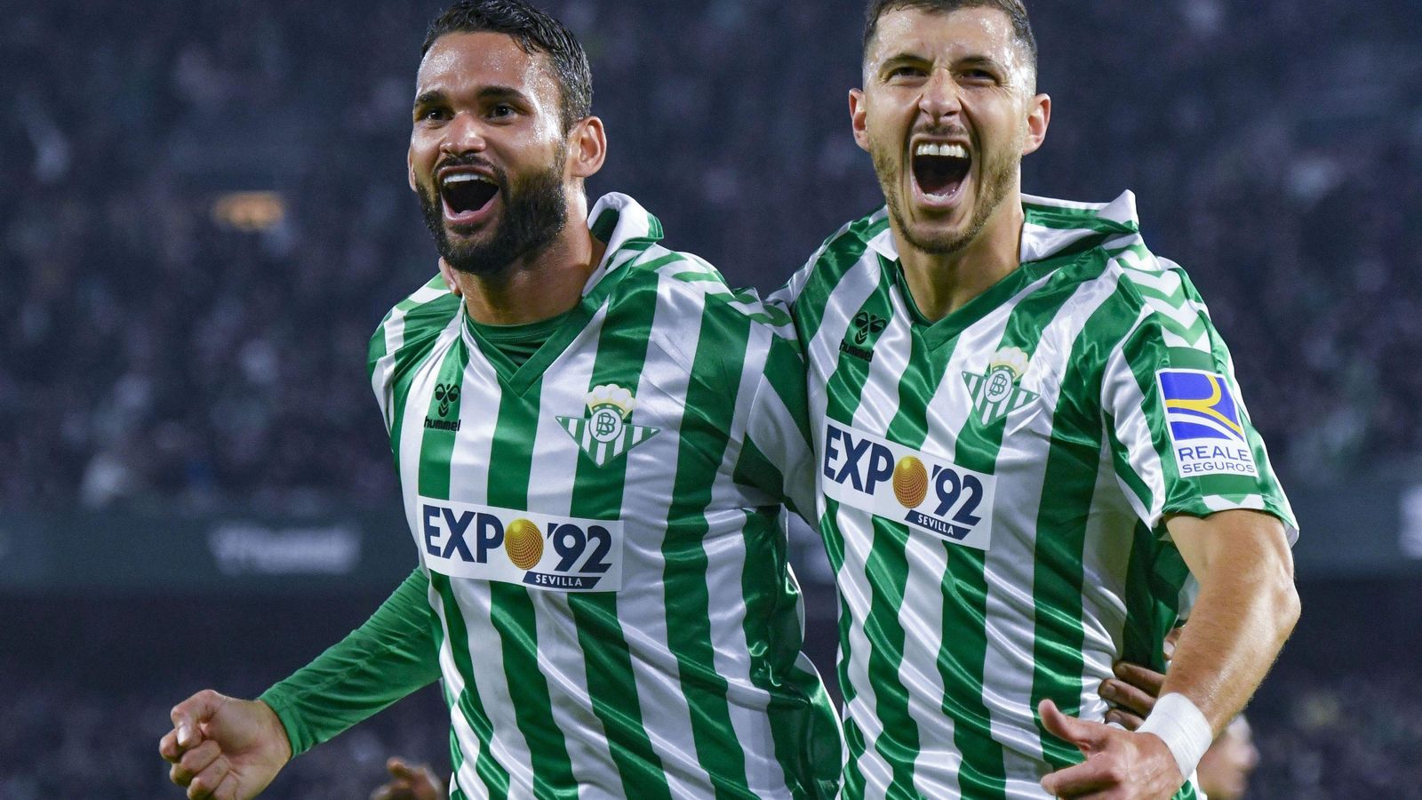 Guido celebra un gol con Willian José.