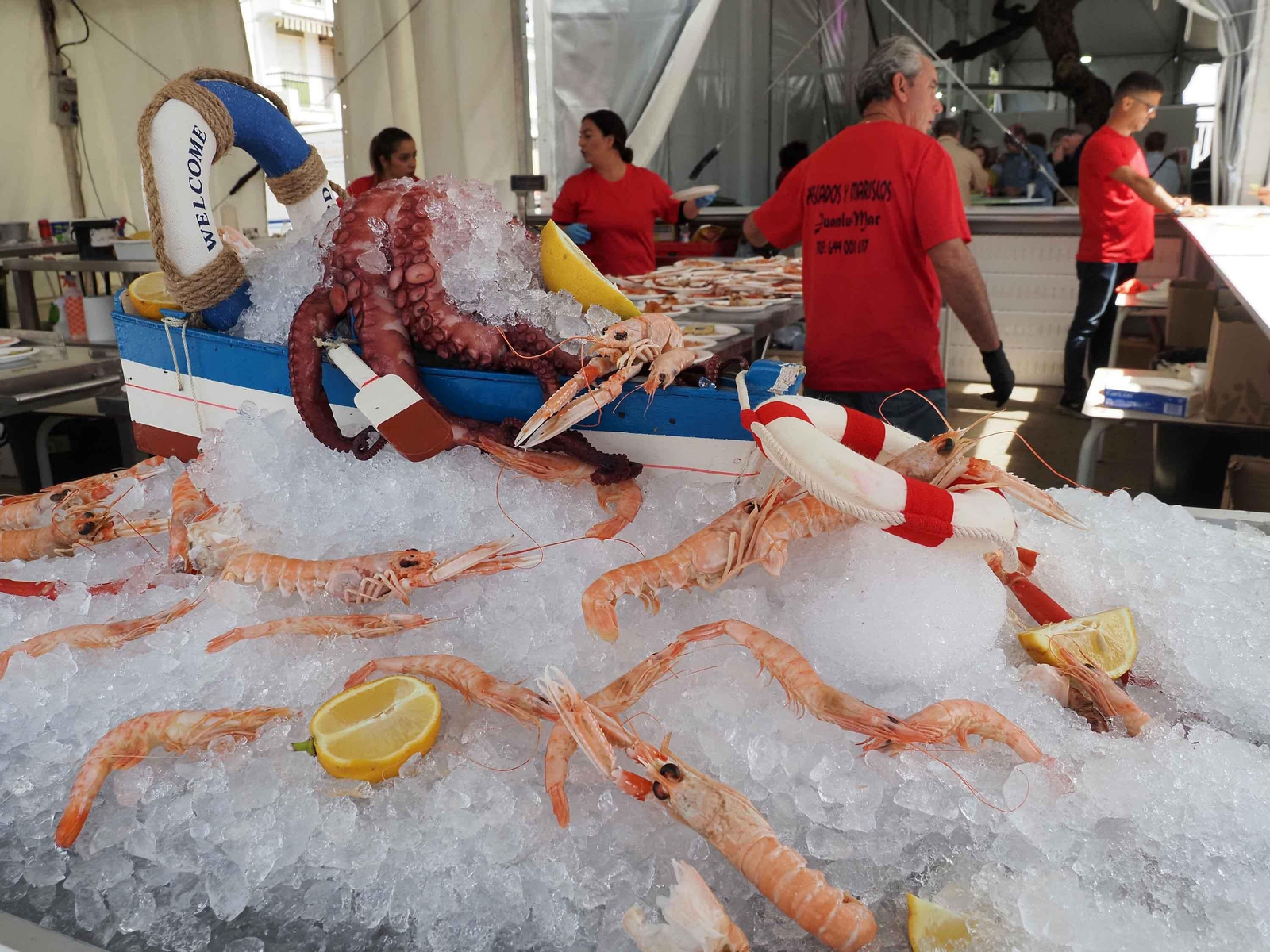 El espectacular ambiente de la Feria de la Gamba de Punta Umbría, en imágenes