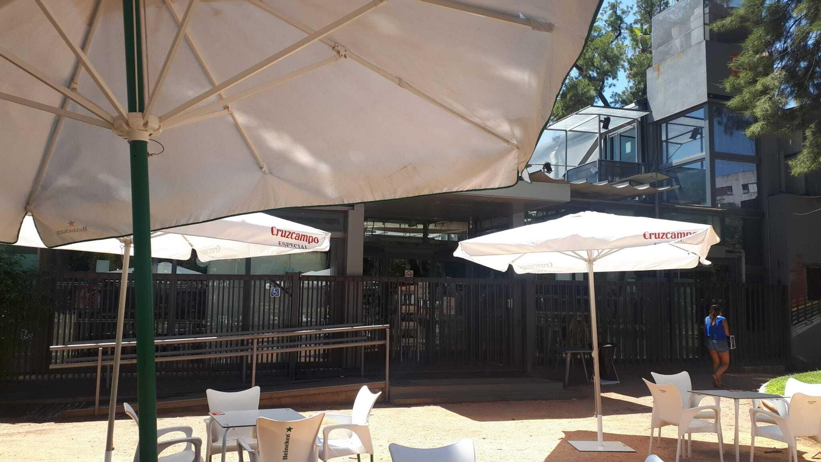 Puerta lateral del Sojo Victoria, cerrado al público desde el miércoles.