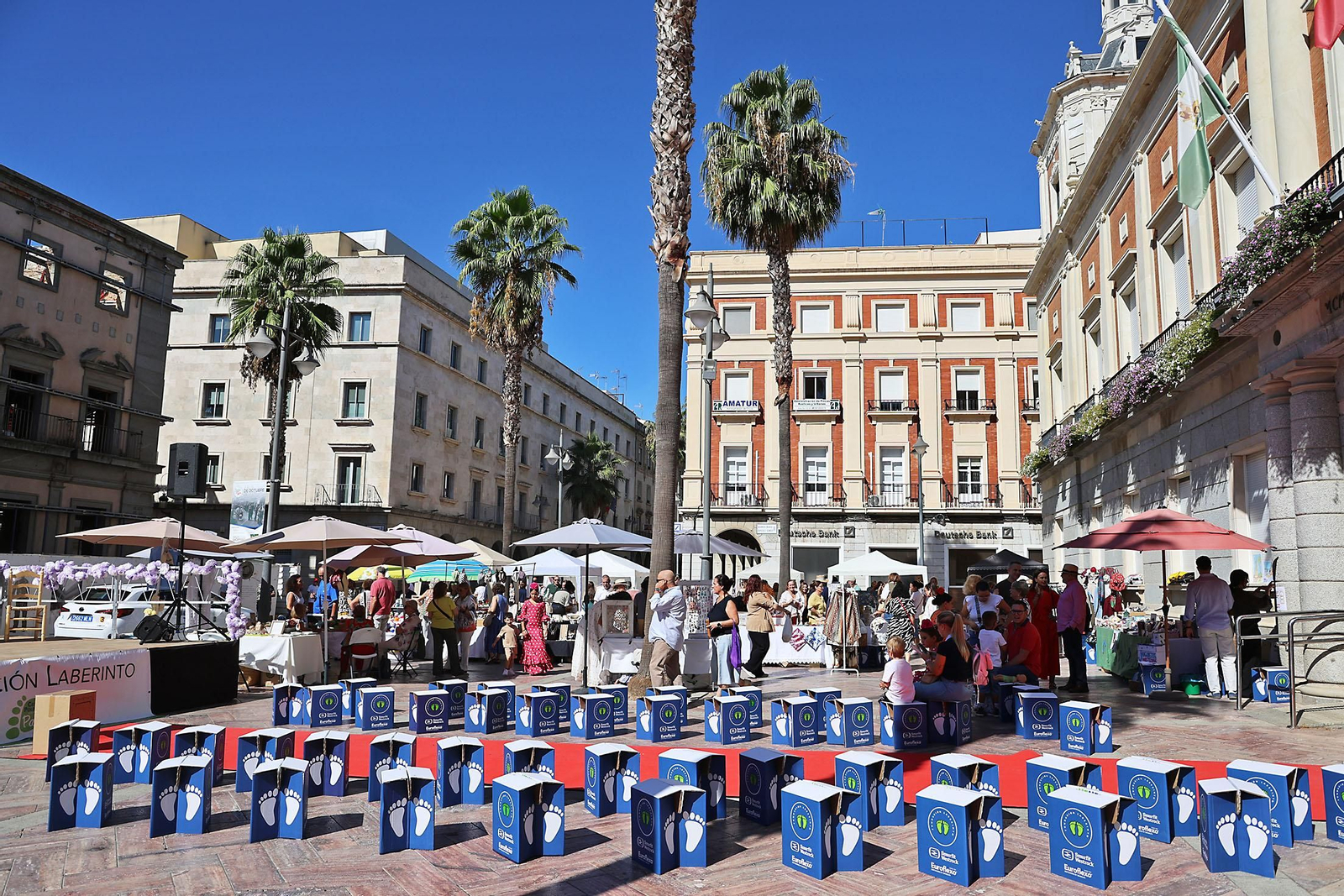 Imágenes del Rastrillo solidario de la Fundación Laberinto