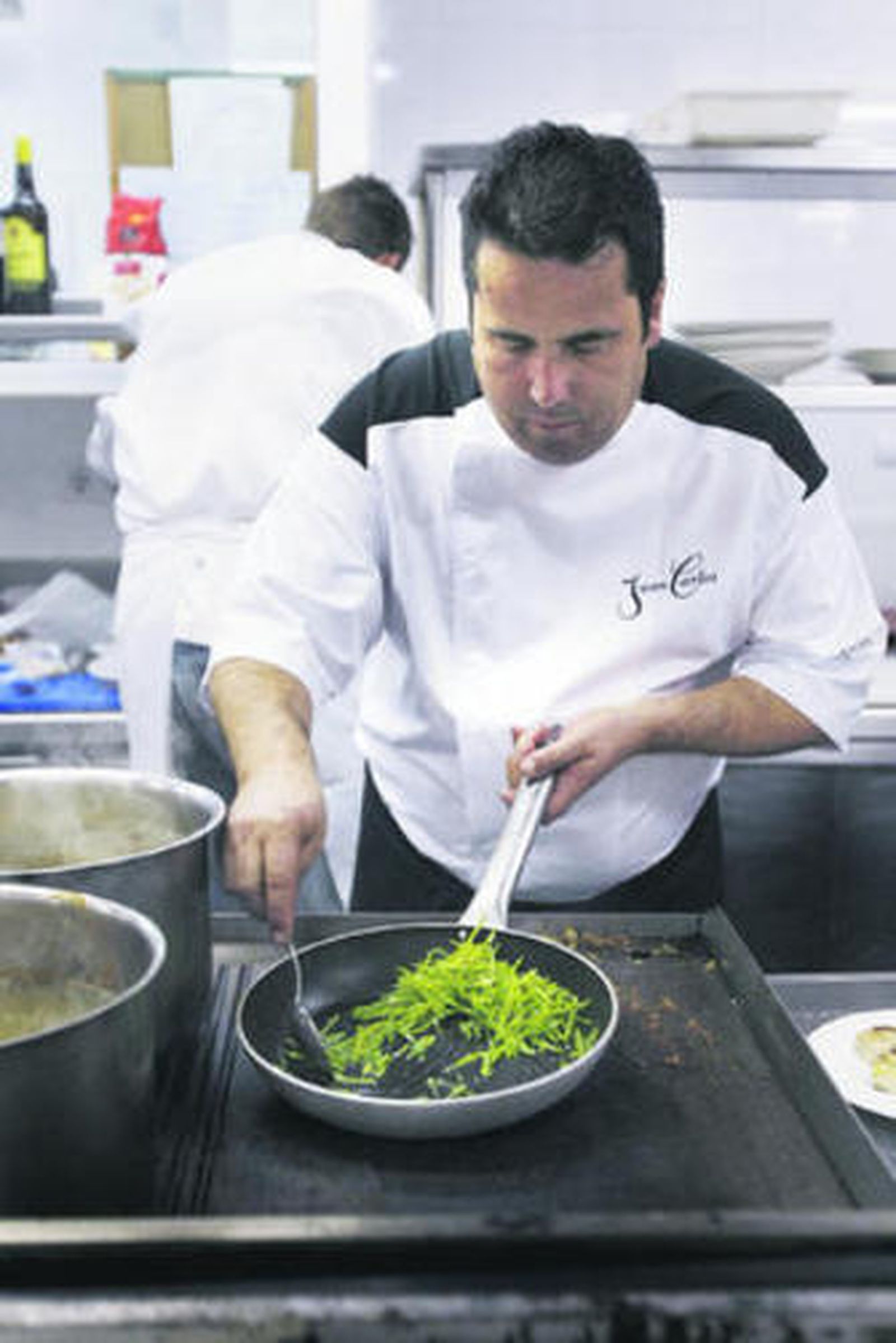 Juan Carlos Carrasco, en pleno trabajo ayer en 'El Faro'.