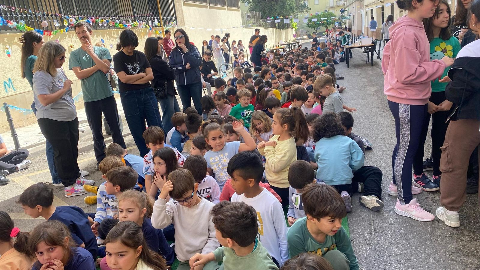 Una iniciativa para tener calles seguras libres de tráfico junto a los colegios en Jaén