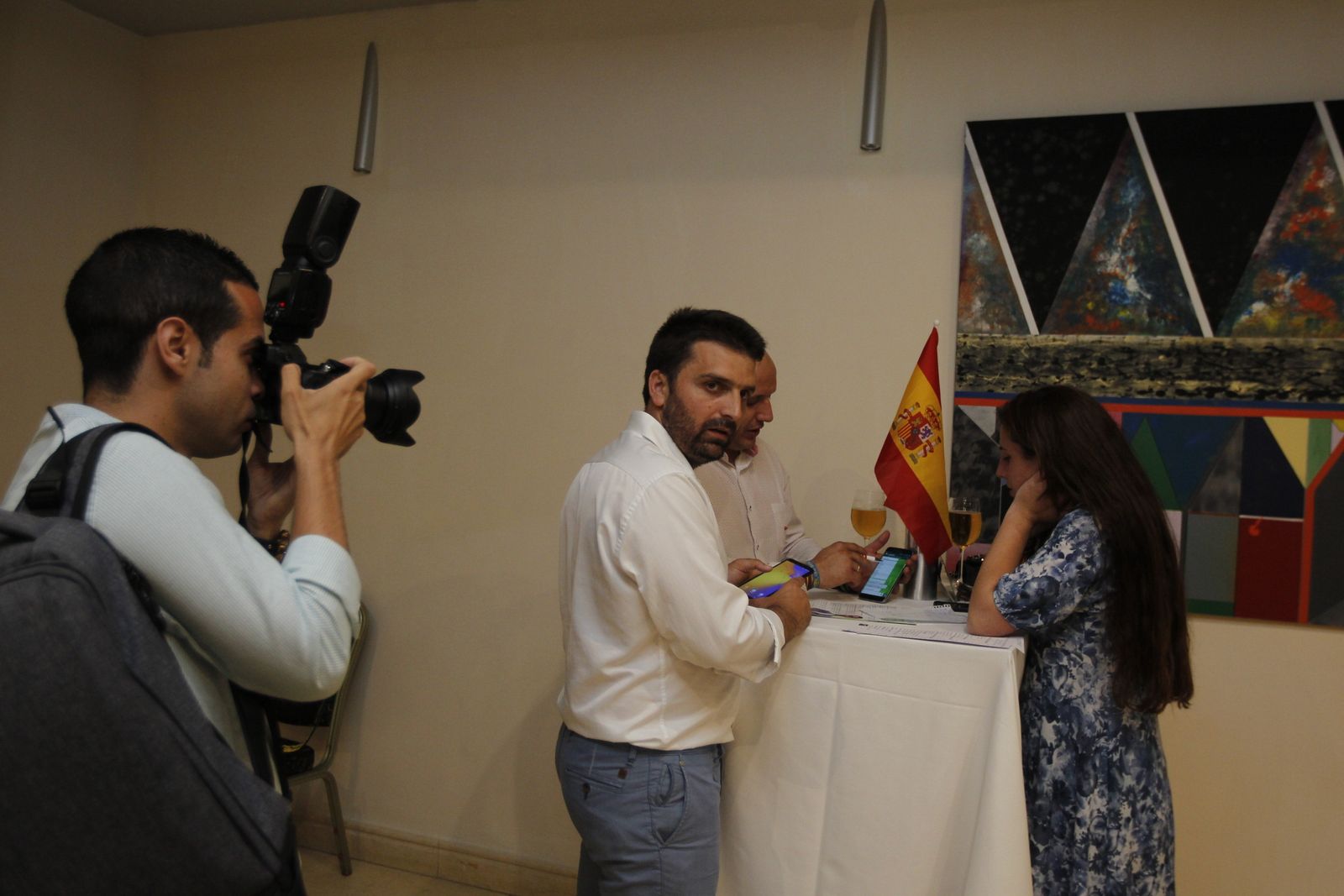 Fotogalería noche electoral municipal sede VOX.  Almería