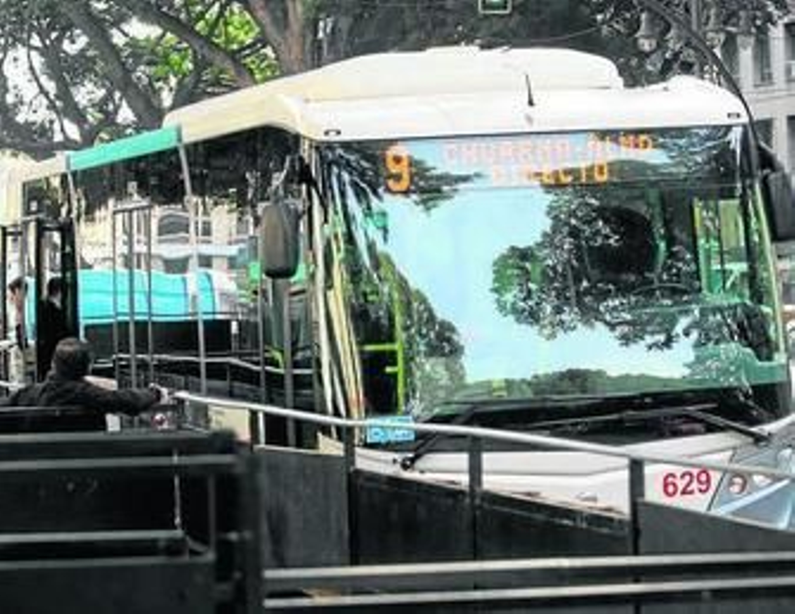 Autobús de la EMT a Churriana. Autobús de la EMT a Churriana.