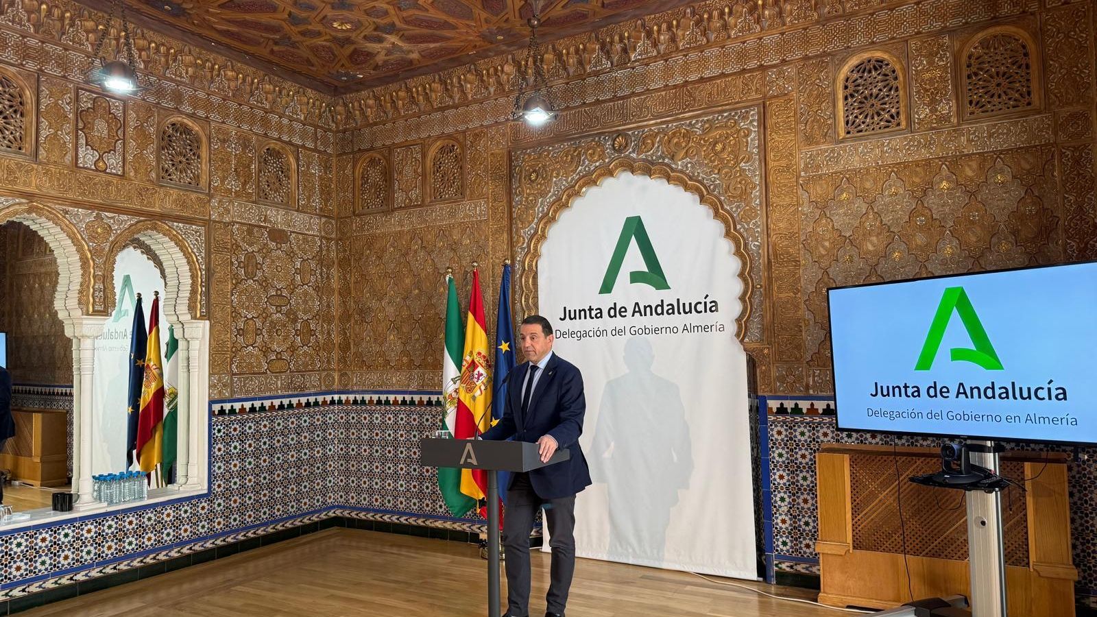 Guillermo Casquet presentando las deducciones.