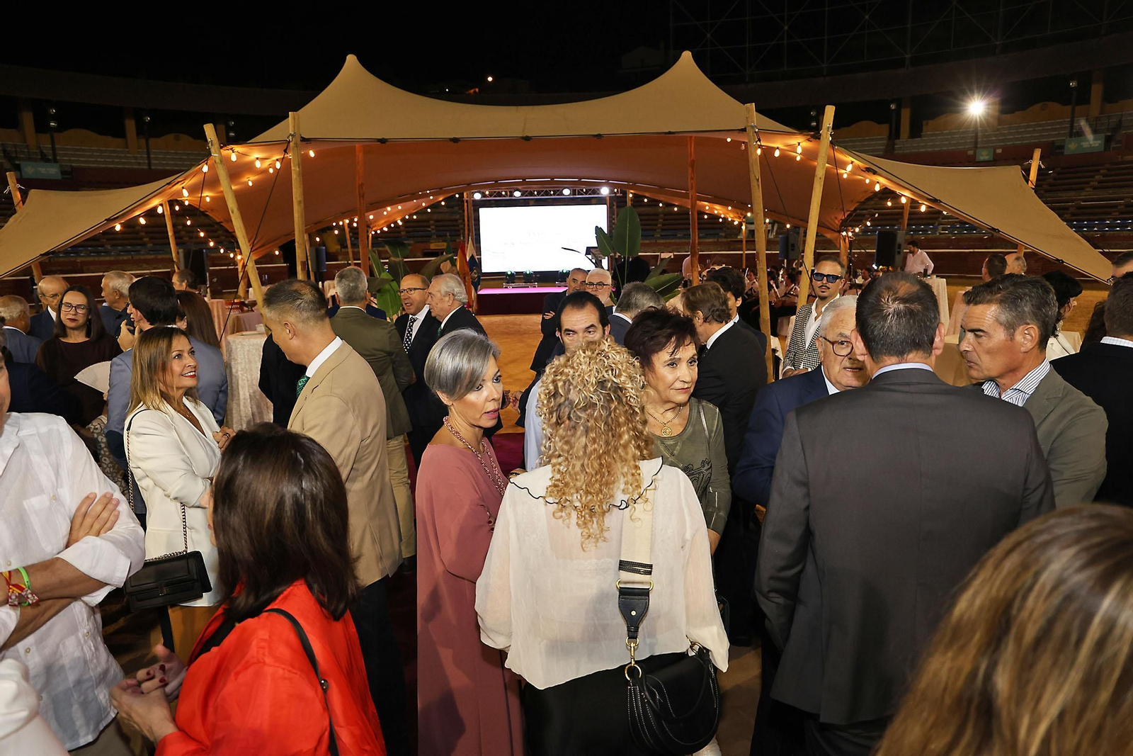 Imágenes del ambiente en la entrega de la XXXII edición de los premios taurinos "El Cabezo"
