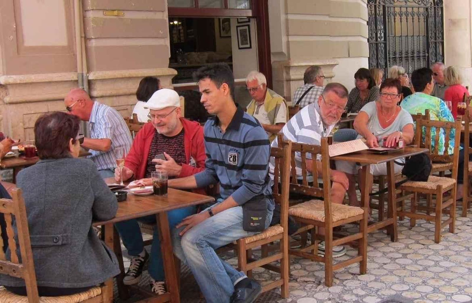 Clientes en un restaurante del Centro
