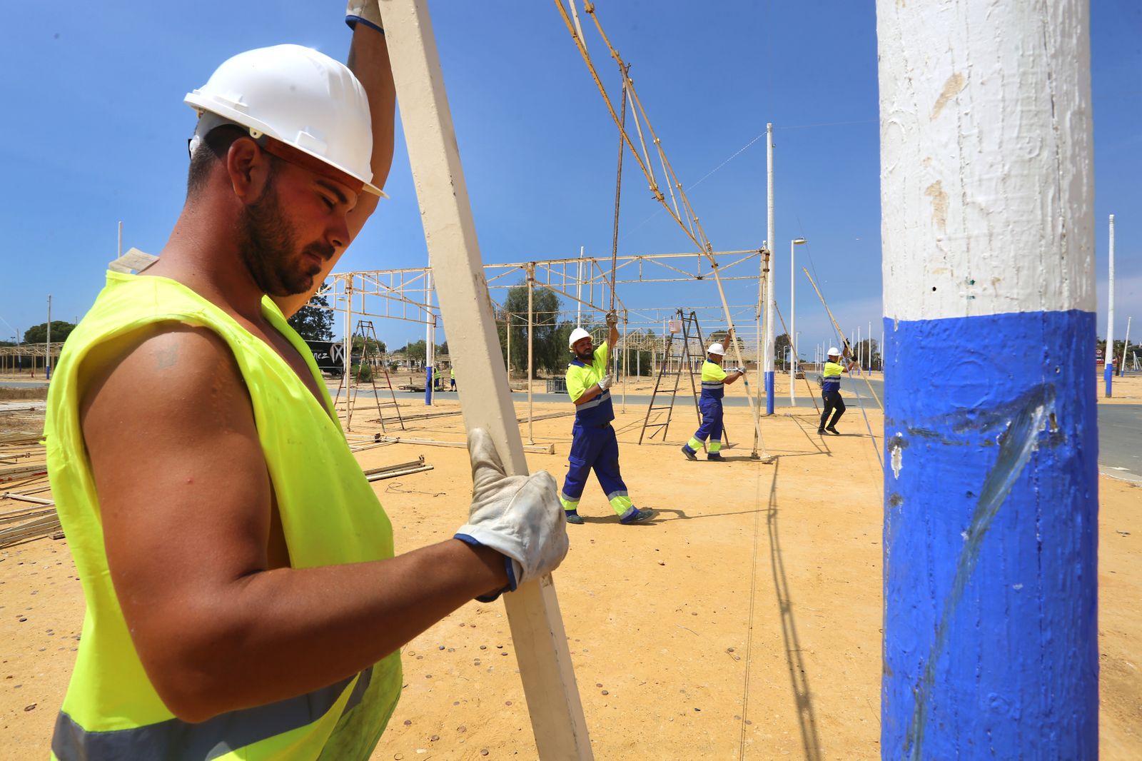 Preparación del recinto ferial para la celebración de las Colombinas 2019 en imágenes