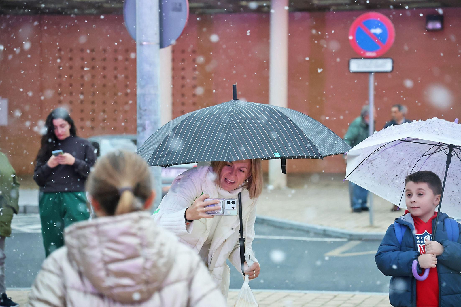 Imágenes de la nevada en el Convento de las Oblatas