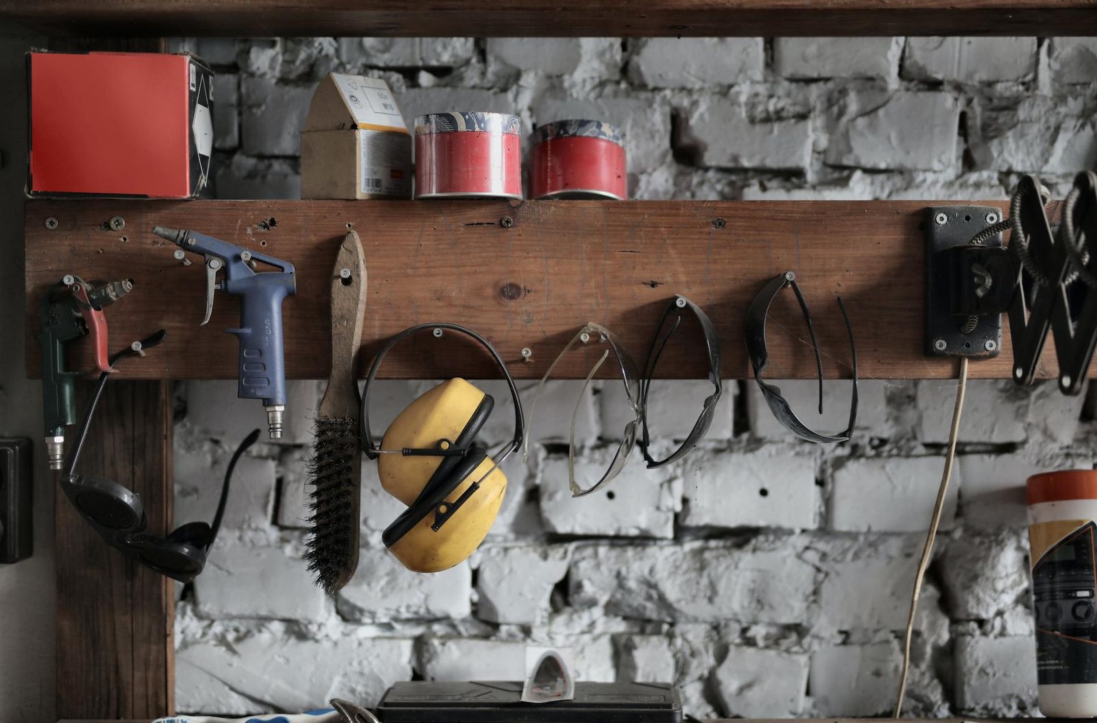 Sácale el máximo partido a tu hogar y resuelve esos pequeños problemas cotidianos con la pistola de silicona más vendida en Amazon