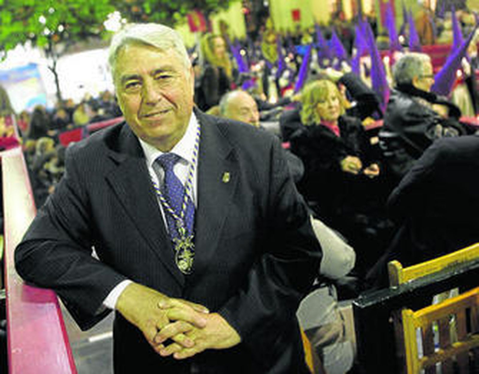 El secretario del Consejo, Antonio Gallarín, en el palco del Palillero en la tarde de ayer.