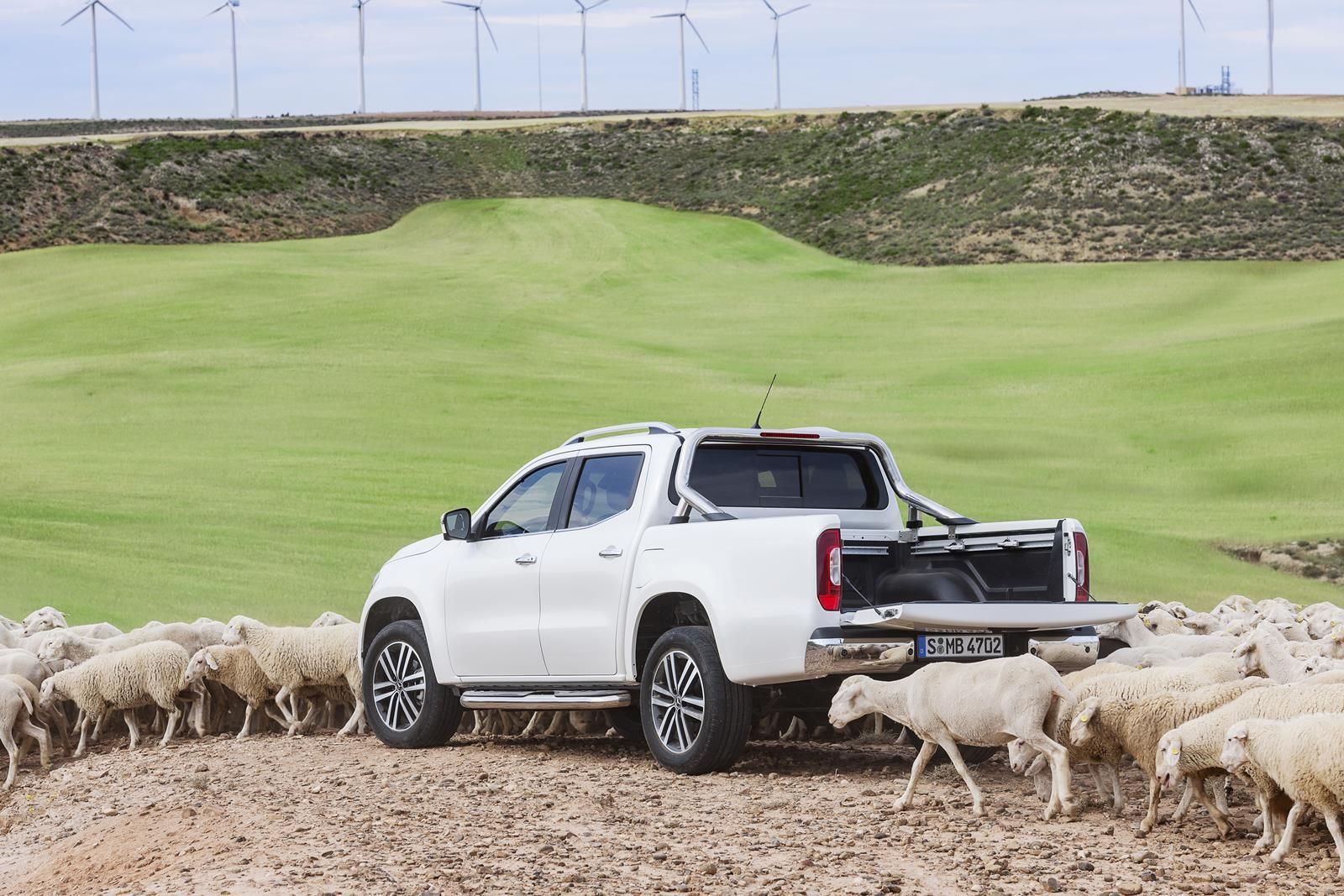 Así es el nuevo pick-up de Mercedes, el Clase X