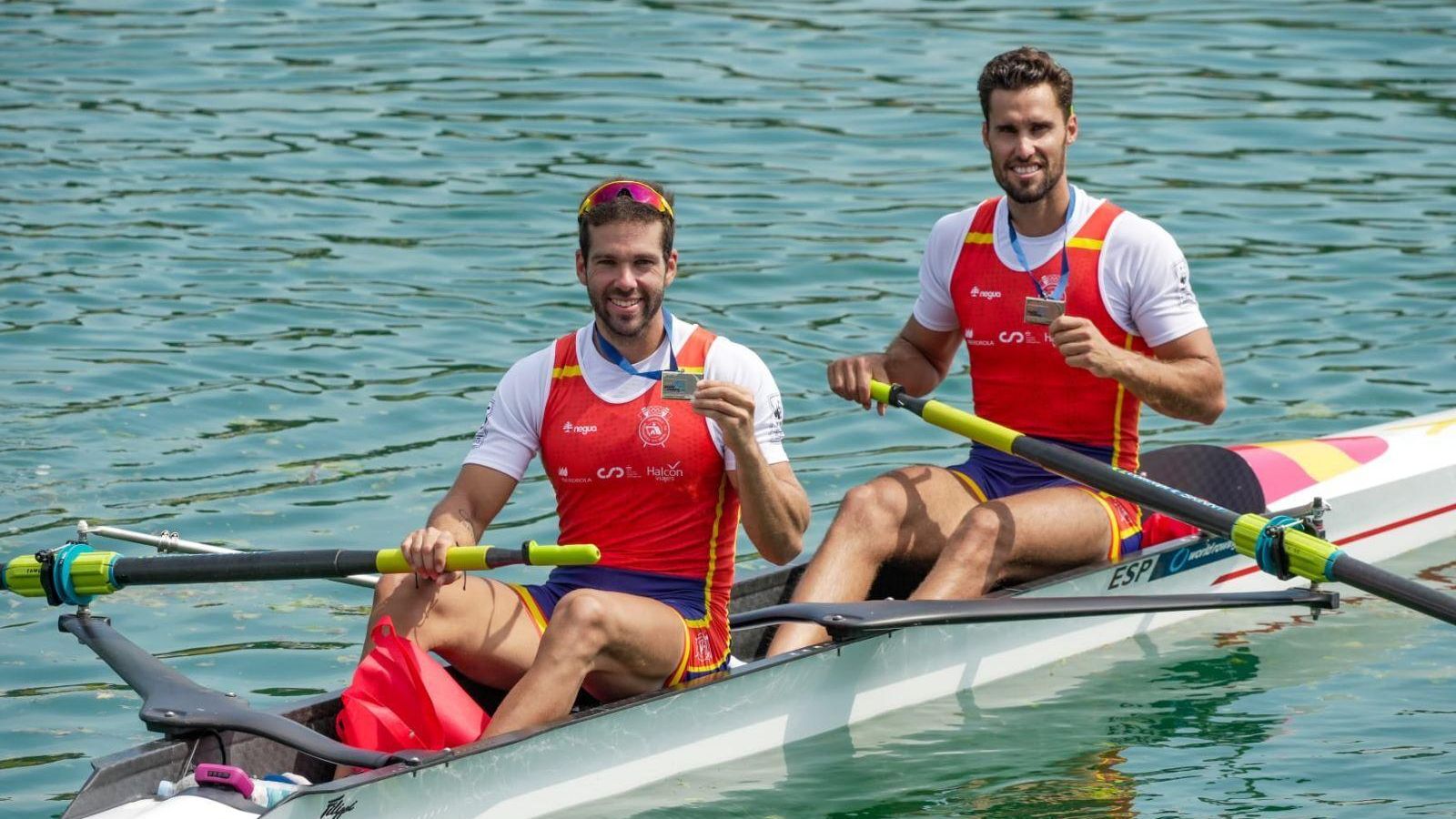 Javier García y Jaime Canalejo, con sus medallas de plata en el Campeonato del Mundo de Zagreb.