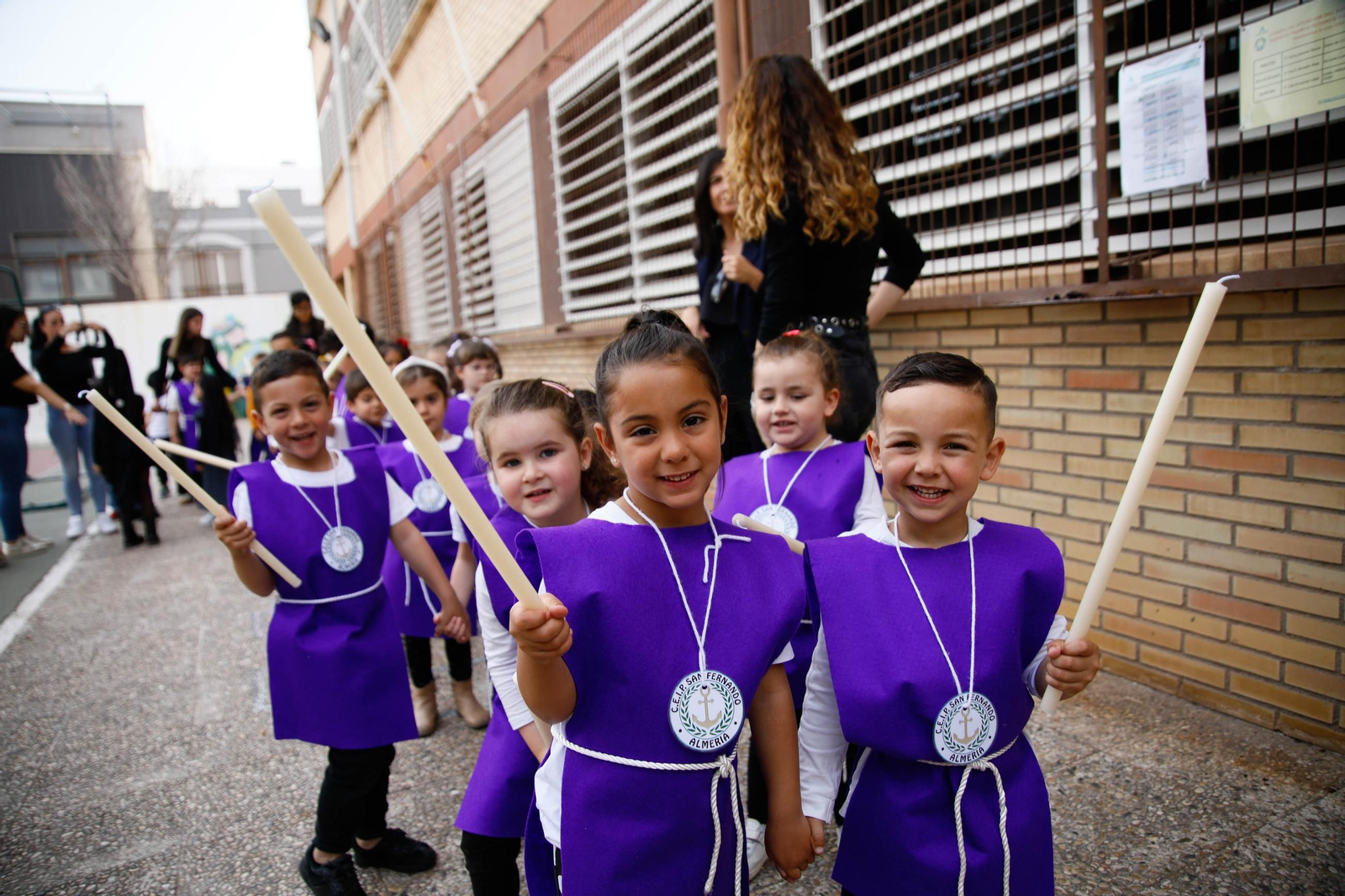 Las imágenes del CEIP San Fernando de El Zapillo de la ciudad de Almería en procesión en el viernes de dolores