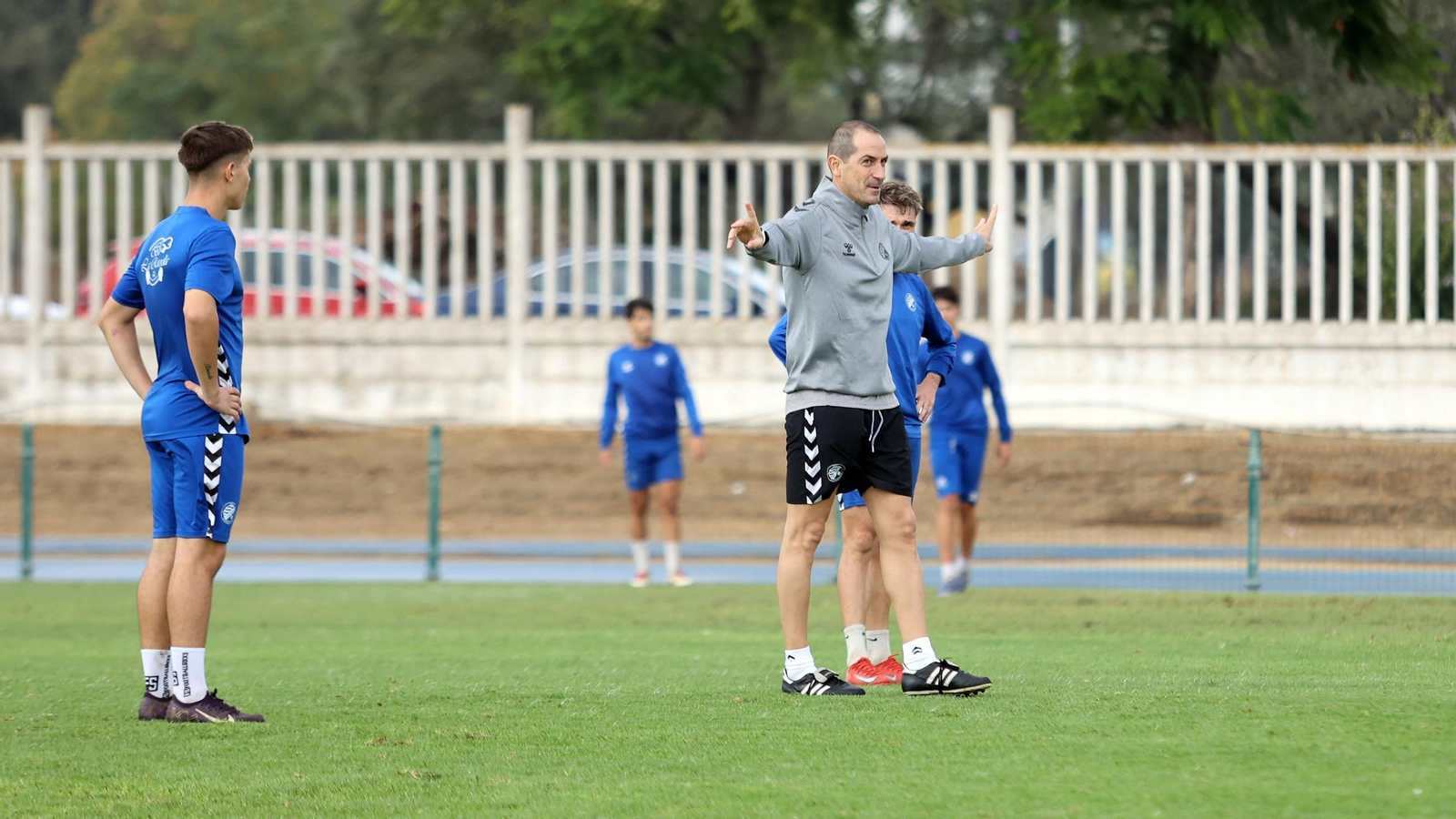 Primer entrenamiento del nuevo entrenador en el Xerez DFC