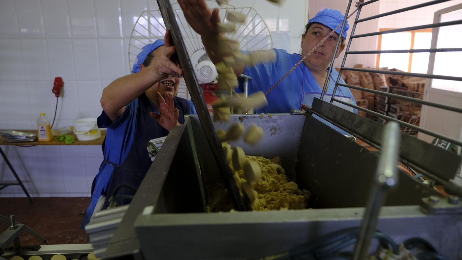 Imágenes de los mantecados de Fondón, tradición centenaria navideña