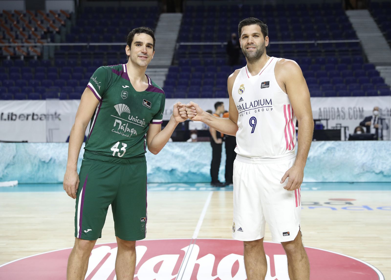 Carlos Suárez y Felipe Reyes, en el WiZink Center.