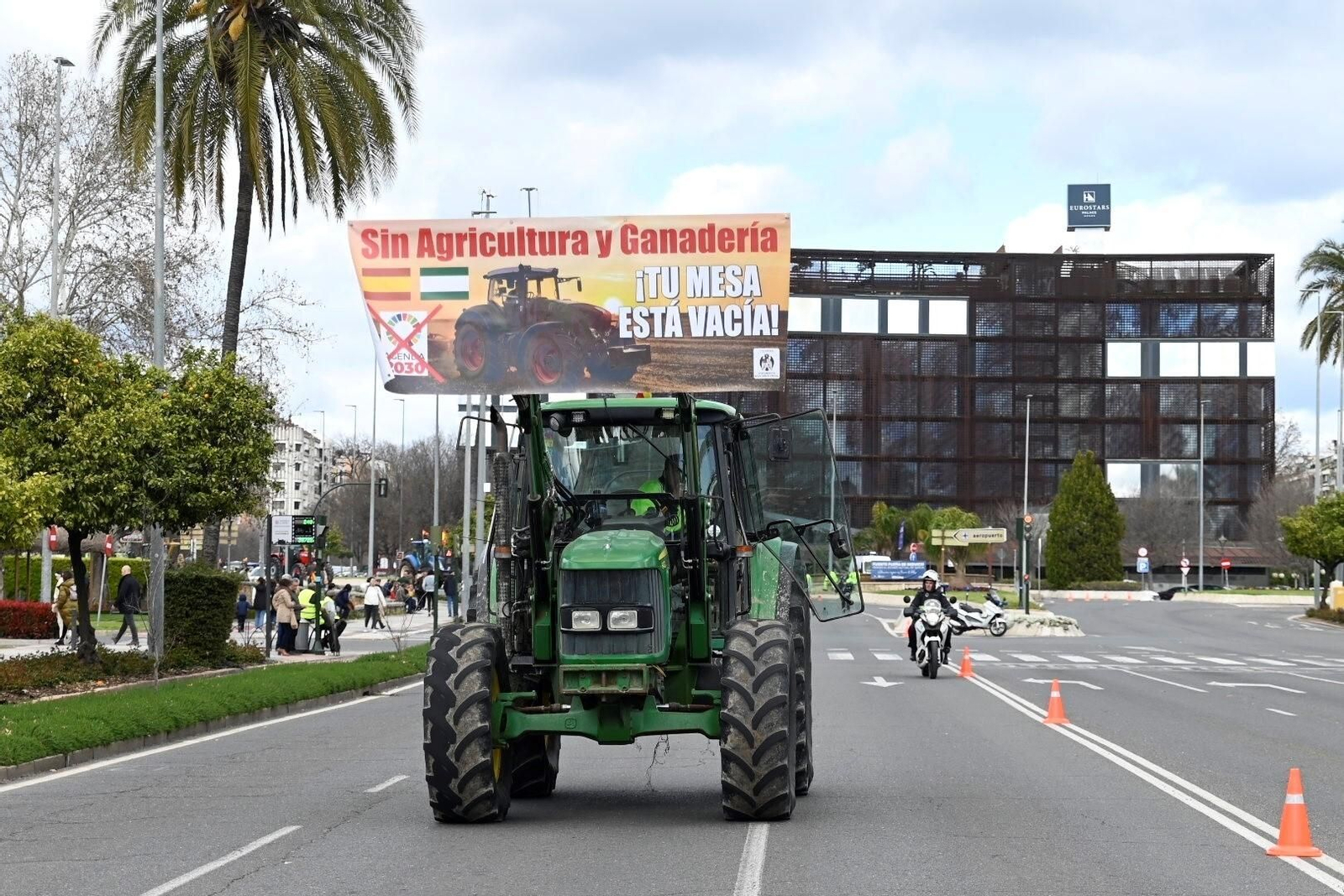 La protesta de los agricultores de Córdoba, en imágenes