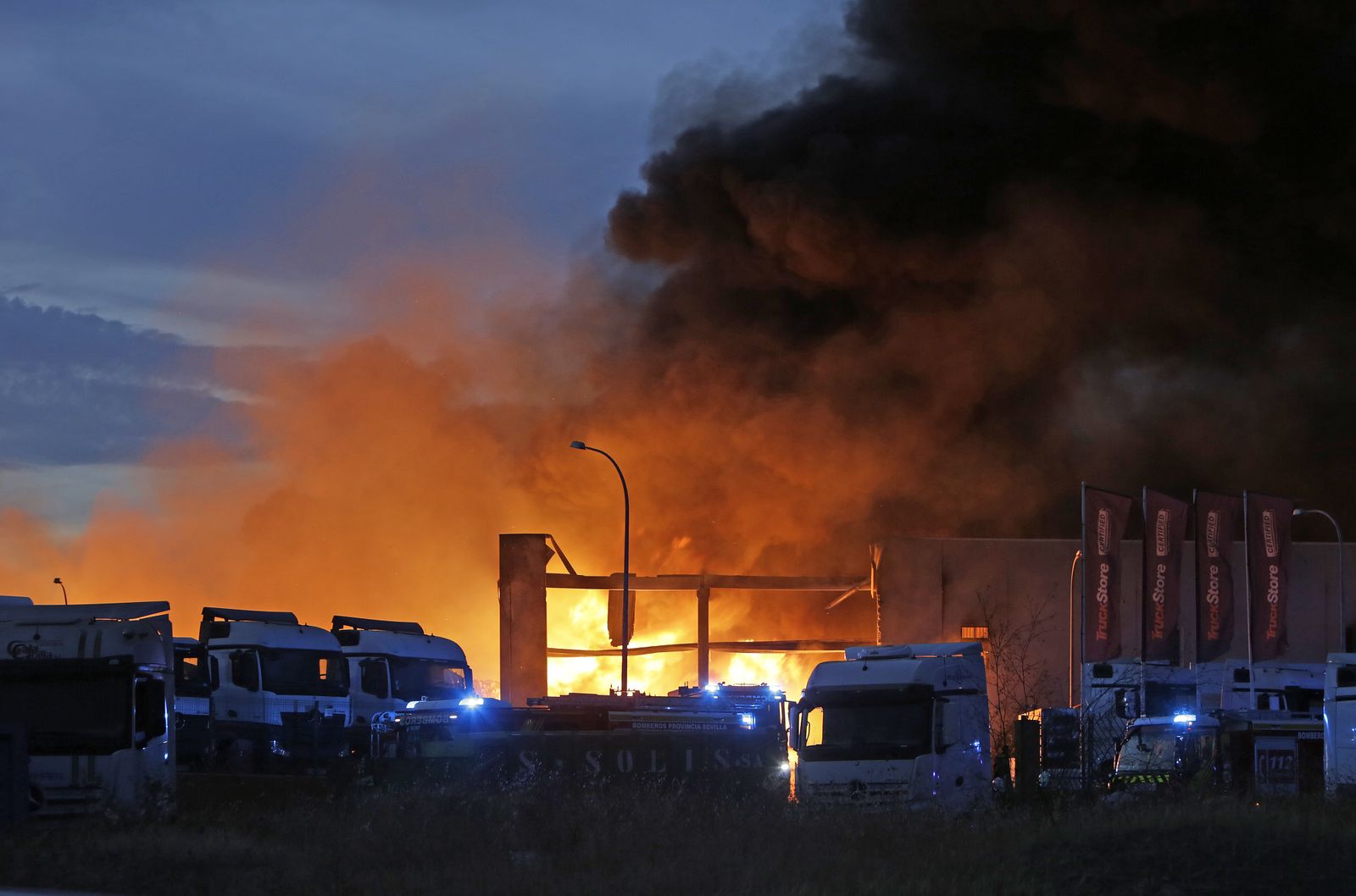 Incendio en Alcalá. Polig.La Red Sur