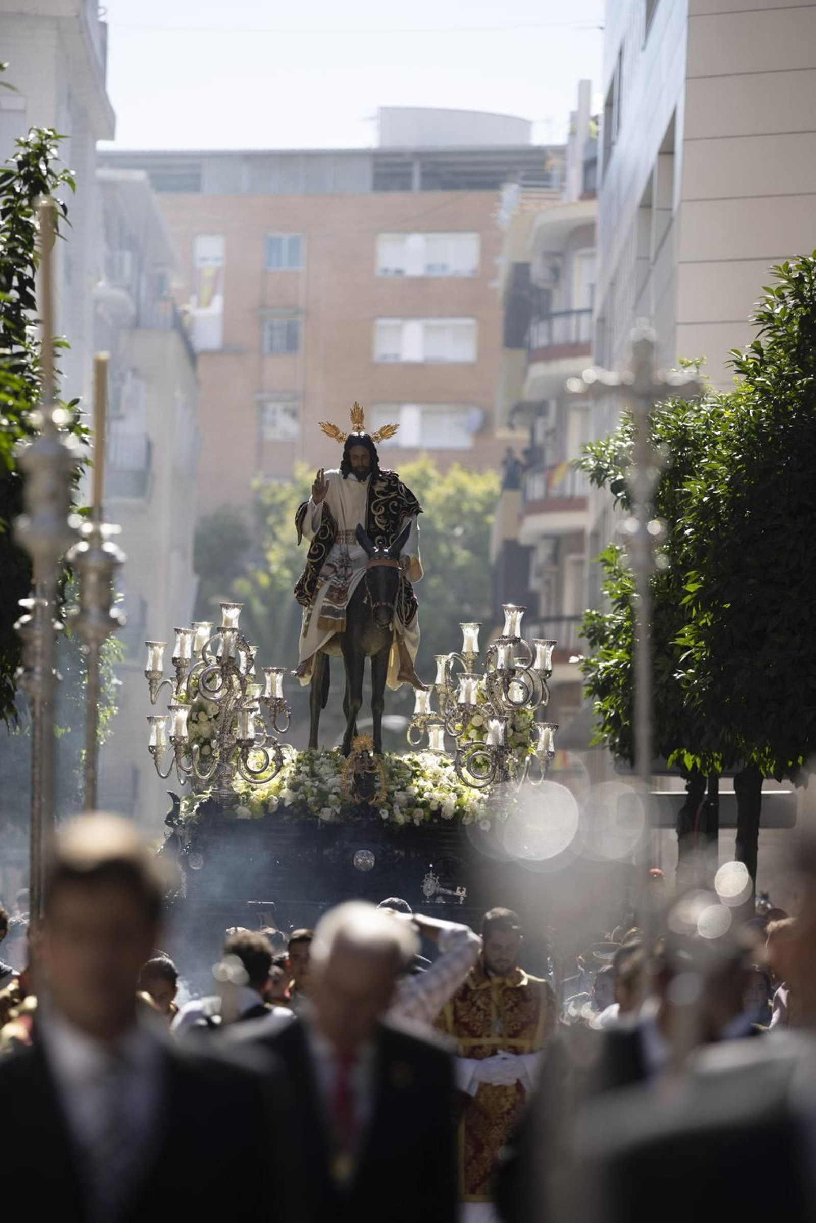 Imágenes de la salida extraordinaria de La Borriquita por las calles de Huelva