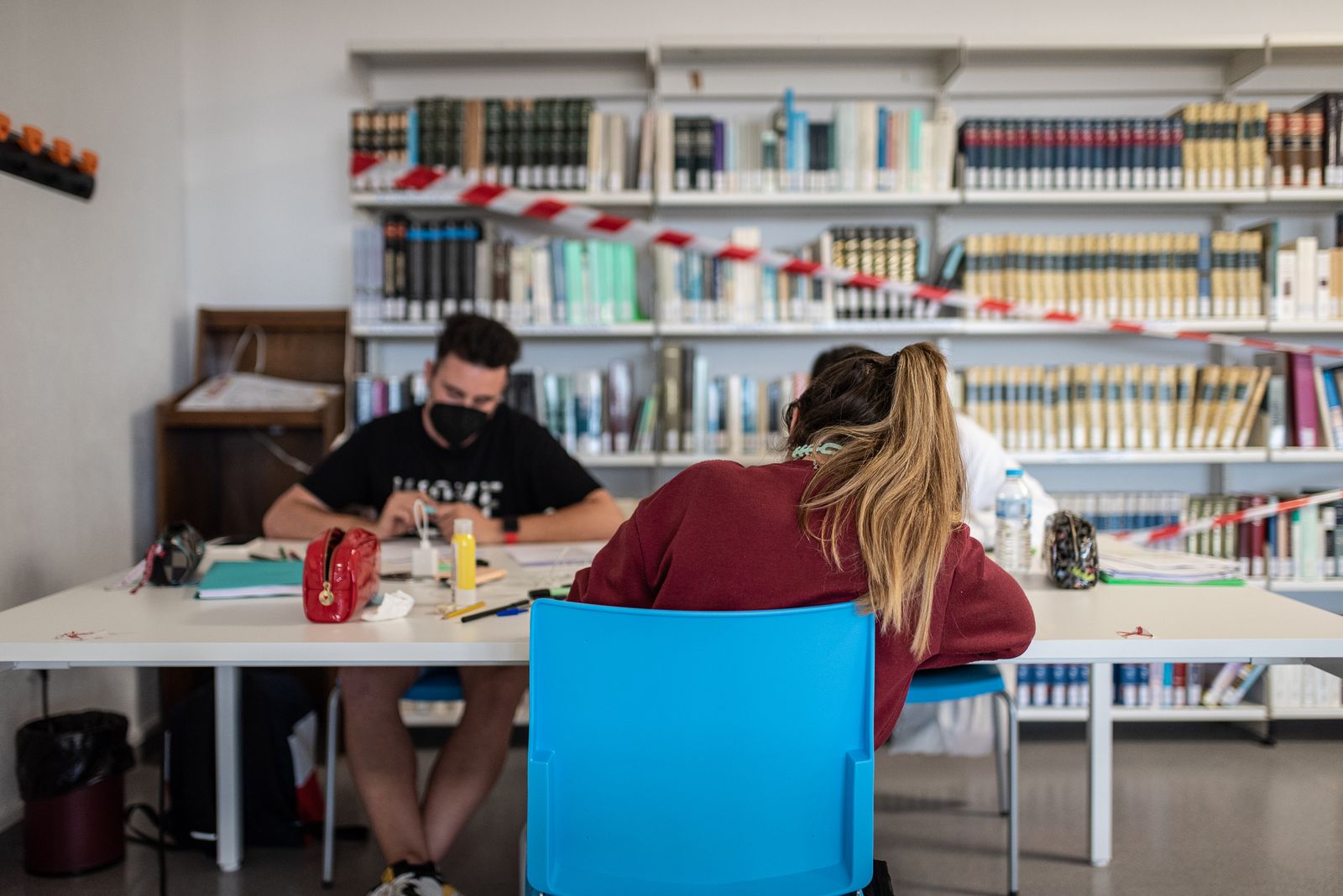 Alumnos de la UHU en una de las salas de estudio del campus del Carmen.