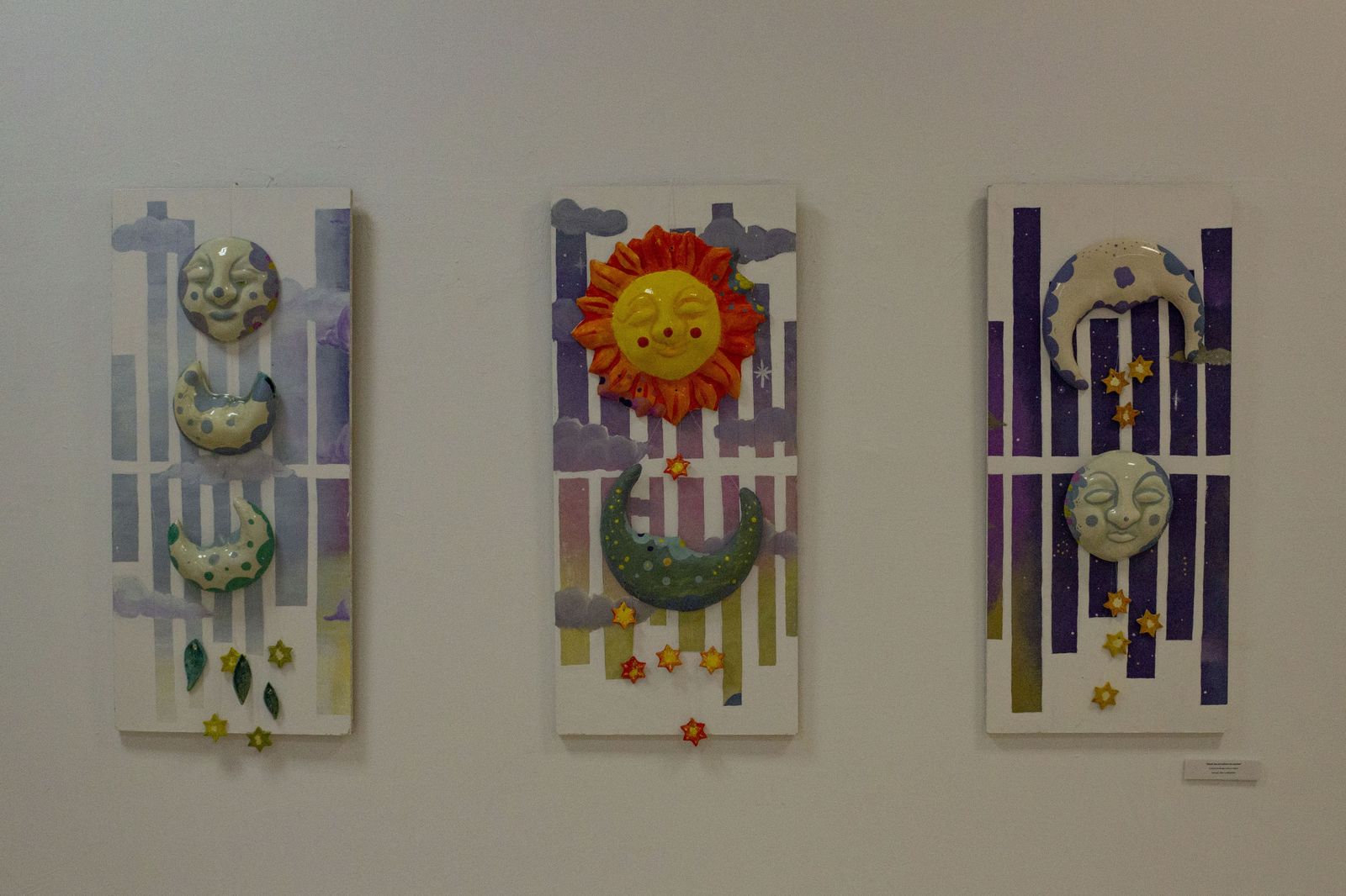 Fotos de la exposición "A través de las manos" del taller de cerámica del Centro La Marchenilla