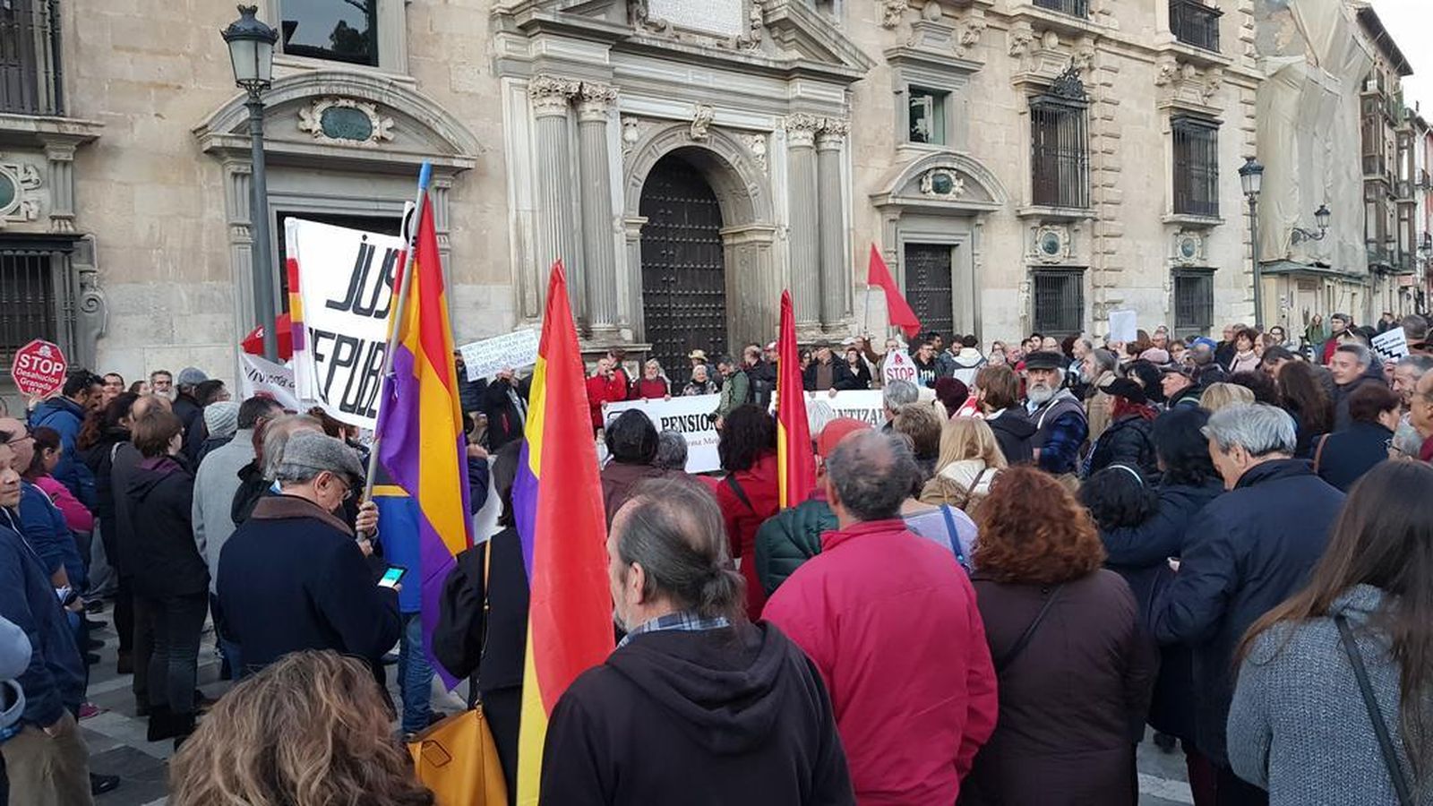 Concentración contra la sentencia de las hipotecas frente al TSJA