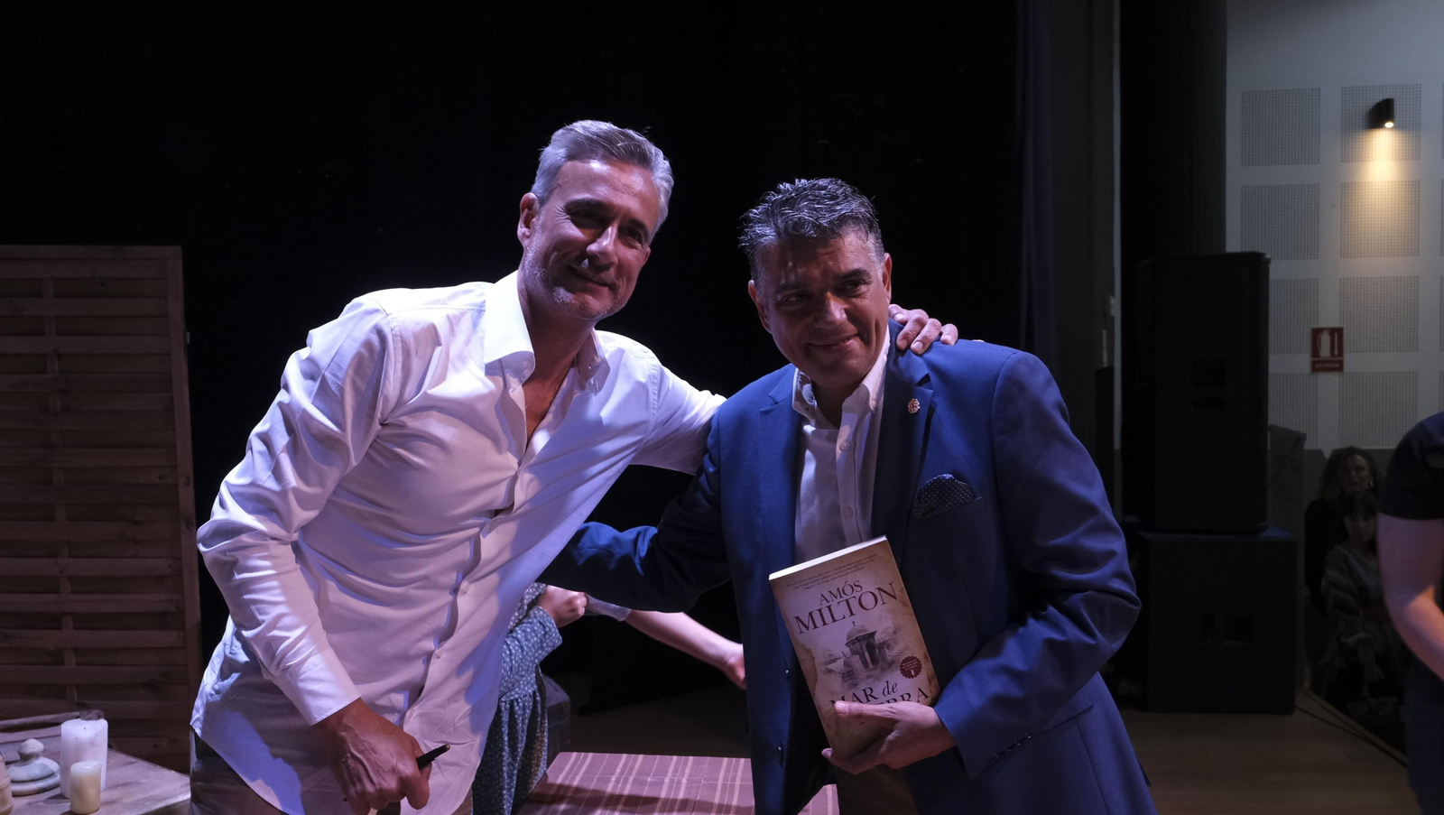 Imágenes de El Diario de los Libros, con Amós Milton