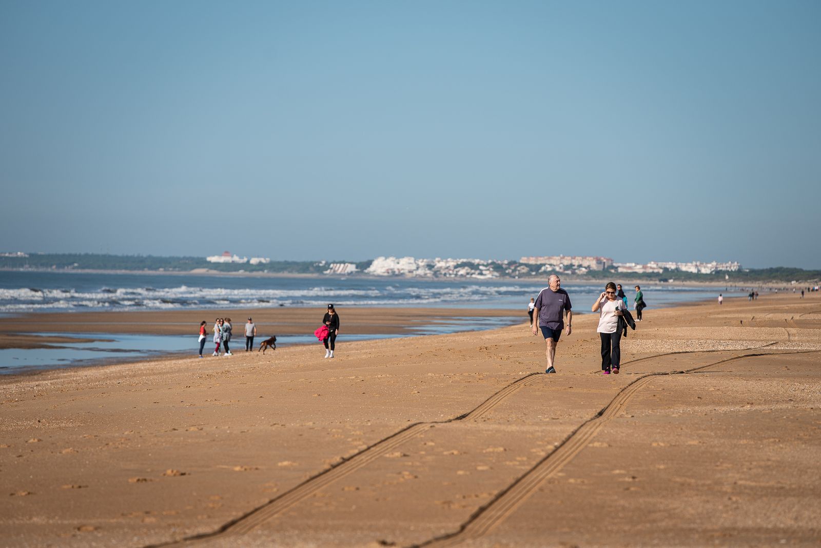 Imágenes de la mañana primaveral del 26 de diciembre en las playas de Huelva