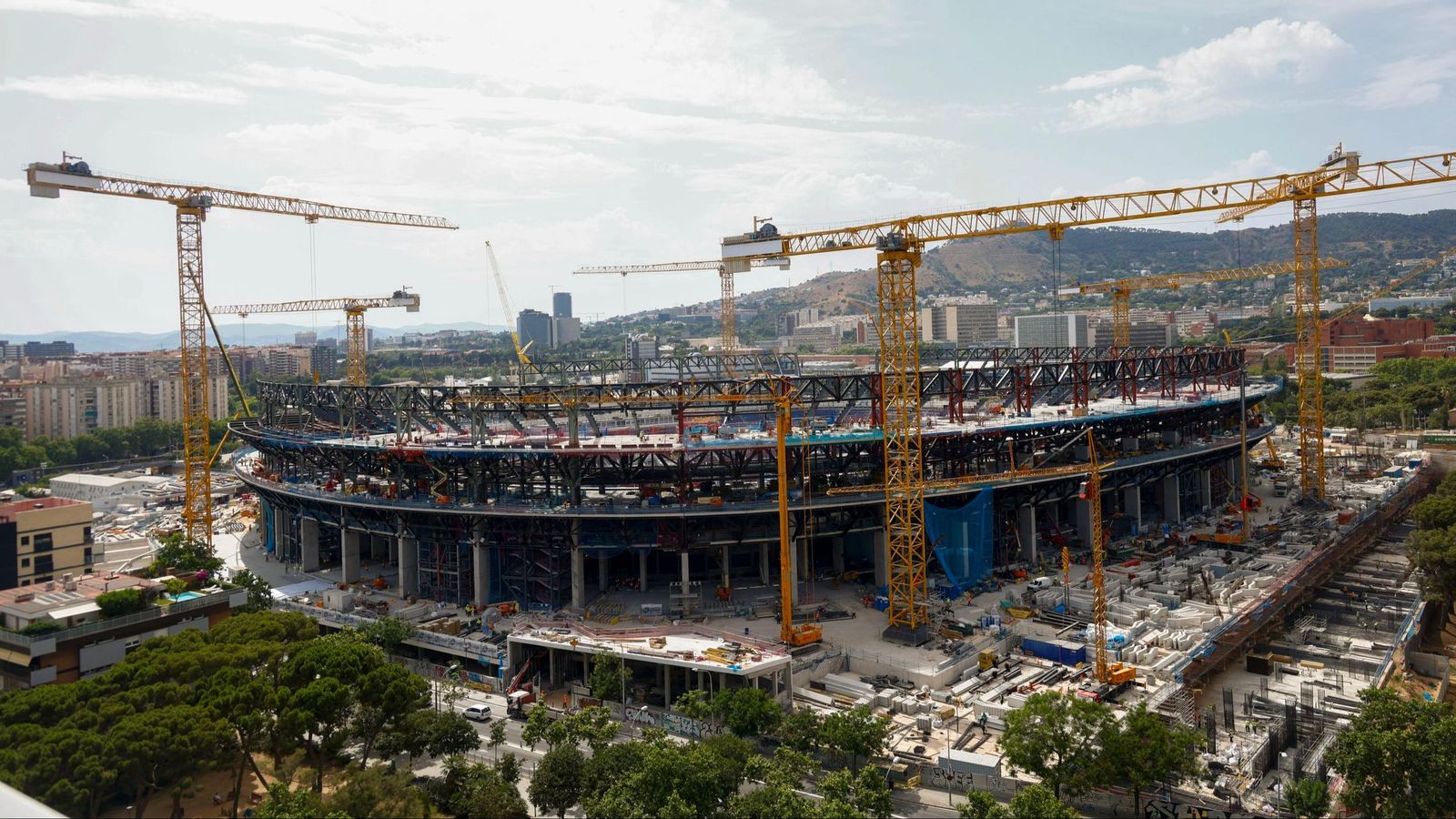 Imagen de archivo con las obras del Camp Nou en plena ejecución.
