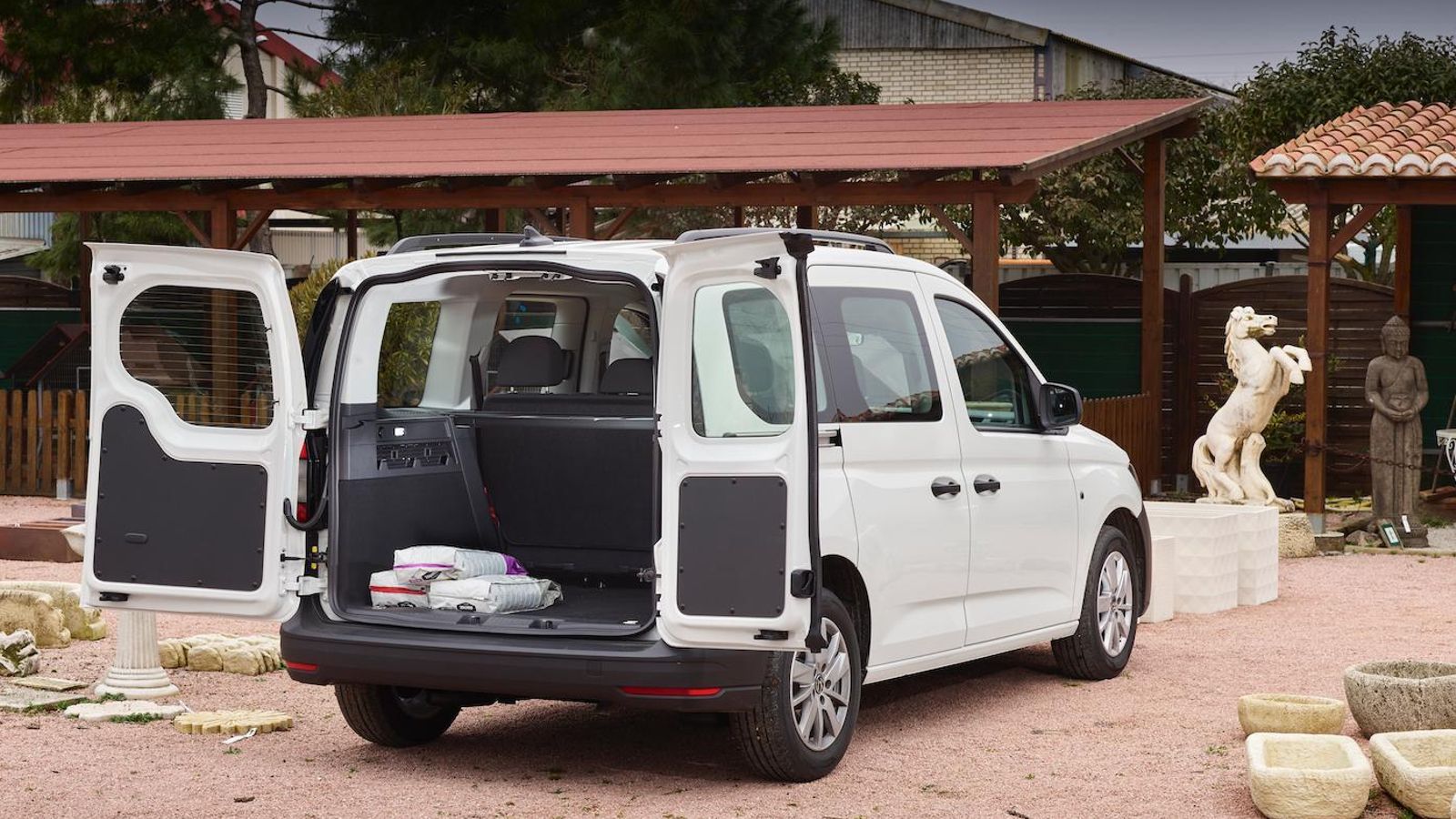 Prácticamente todos los motores se pueden combinar con todas la configuraciones. Los Kombi aportan una solución adecuada para quien necesite un vehículo para trabajar y con cinco o siete plazas.