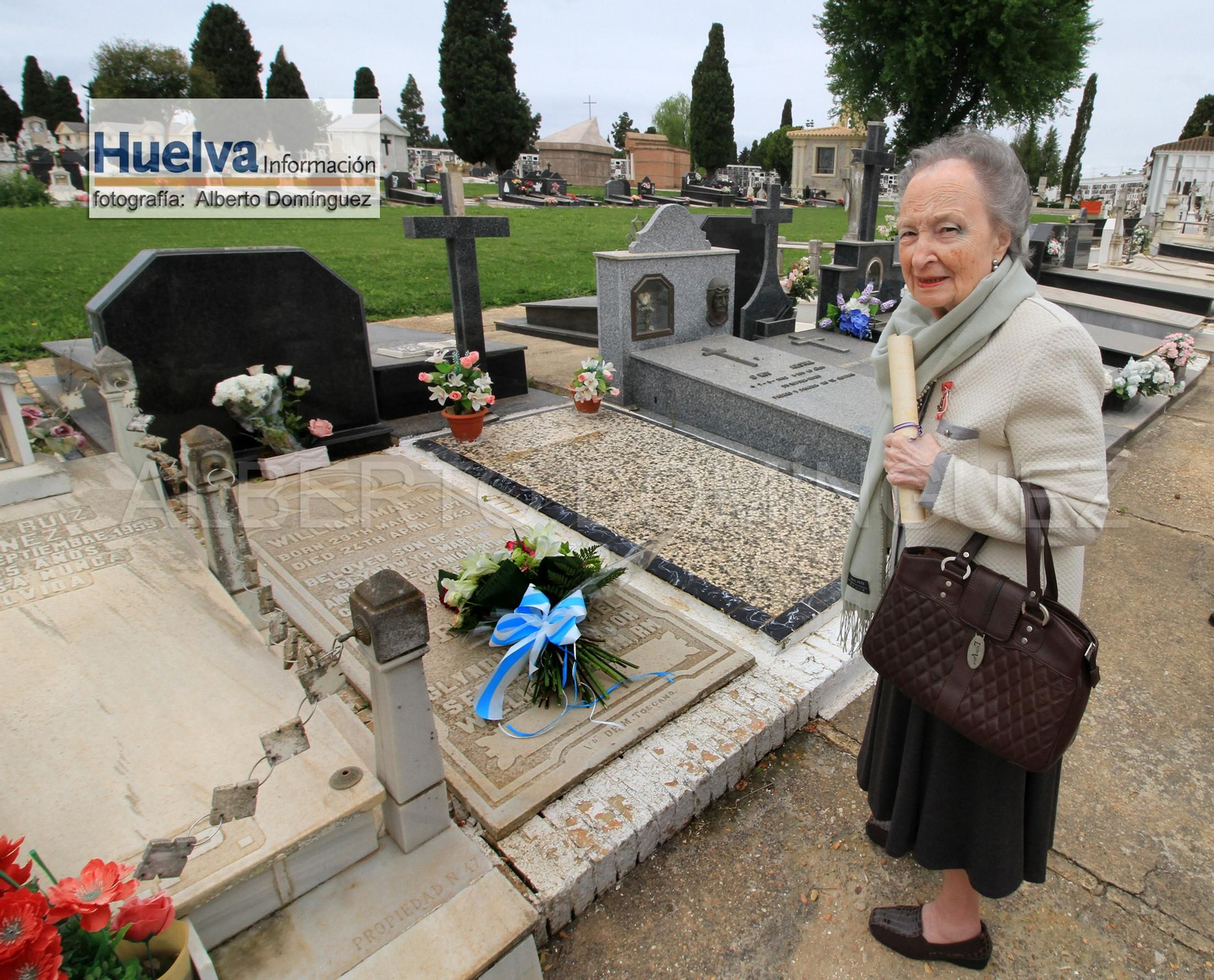 Imágenes del homenaje a William Martin "el hombre que nunca existió" en el cementerio de la Soledad