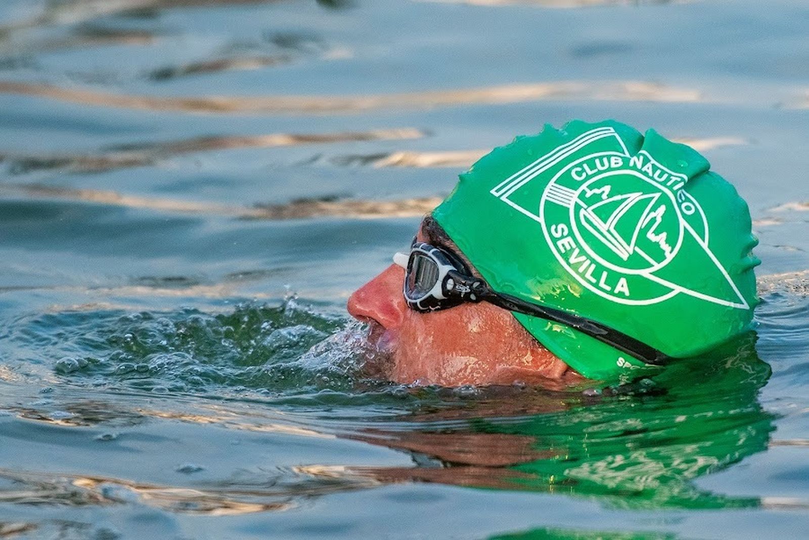 Triatlón a lo largo del Guadalquivir a beneficio de la Fundación Vicente Ferrer